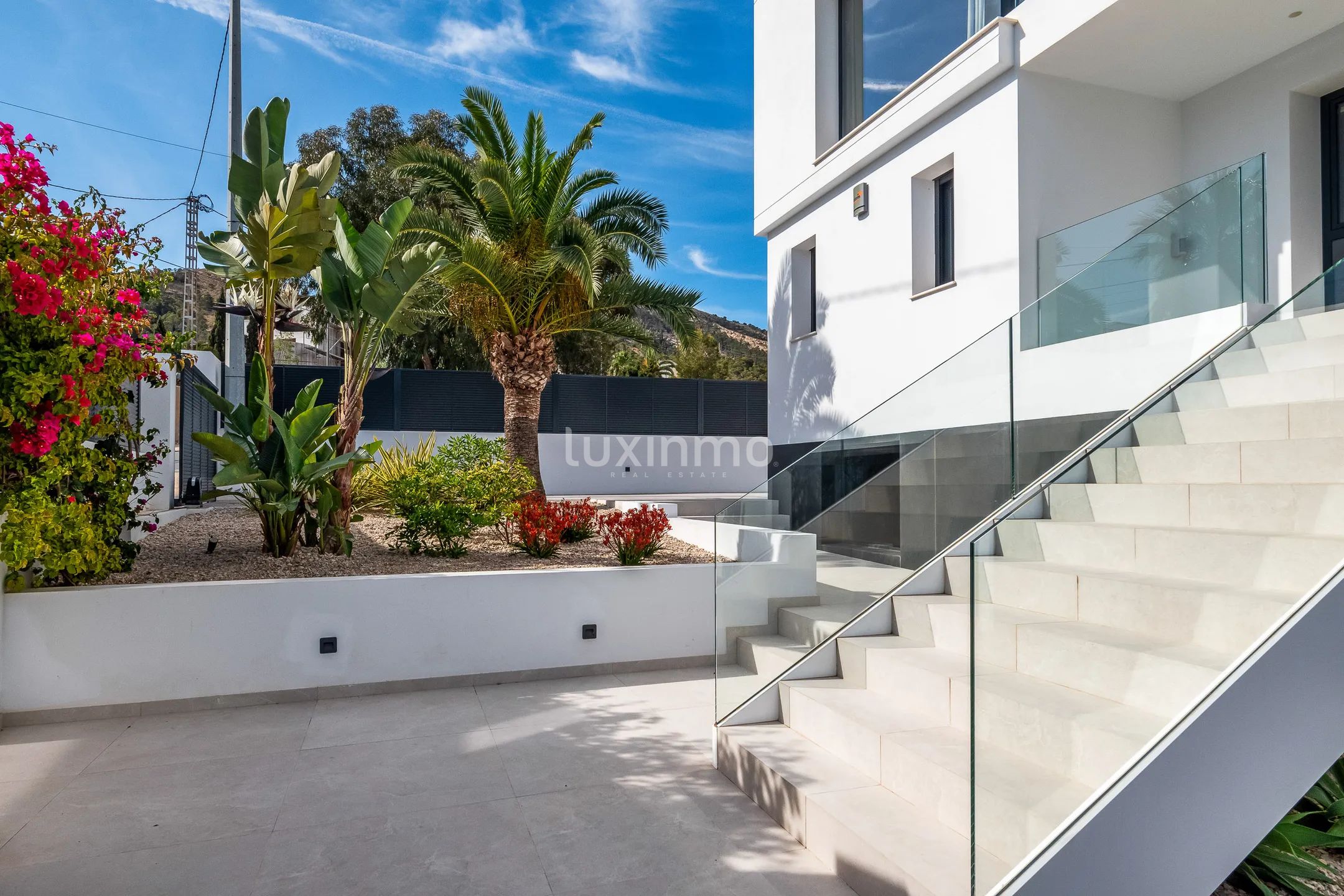 Beautiful luxury villa with sea views for sale in Albir — photo 5