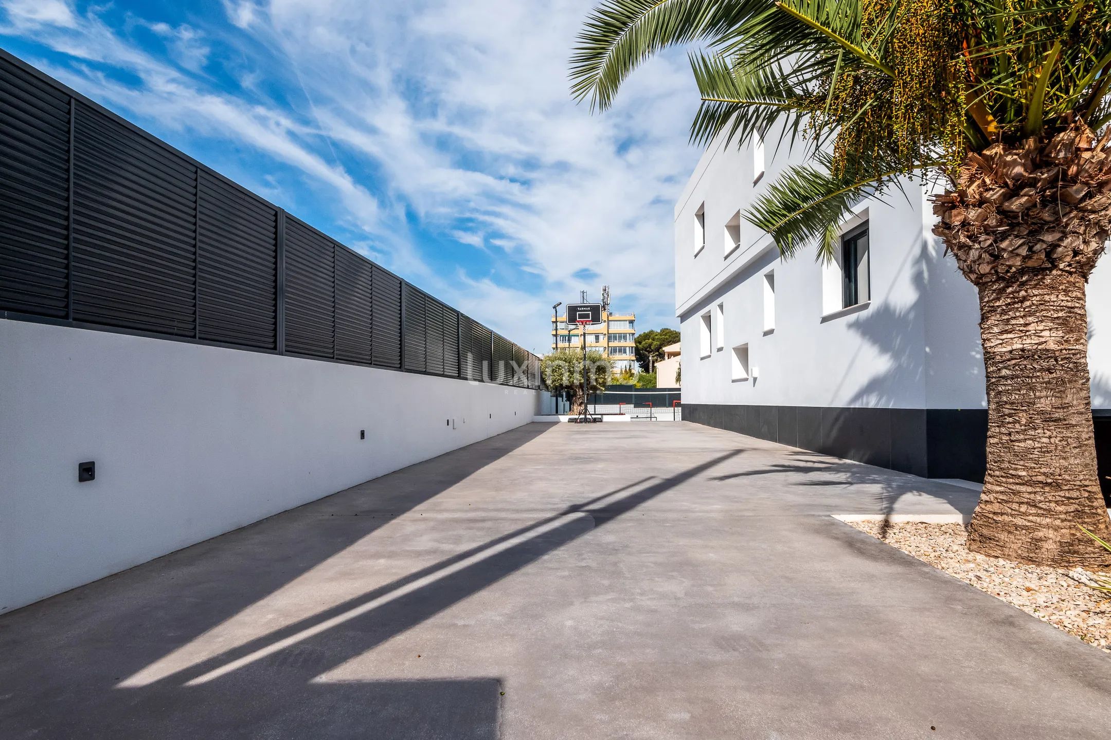 Beautiful luxury villa with sea views for sale in Albir — photo 48