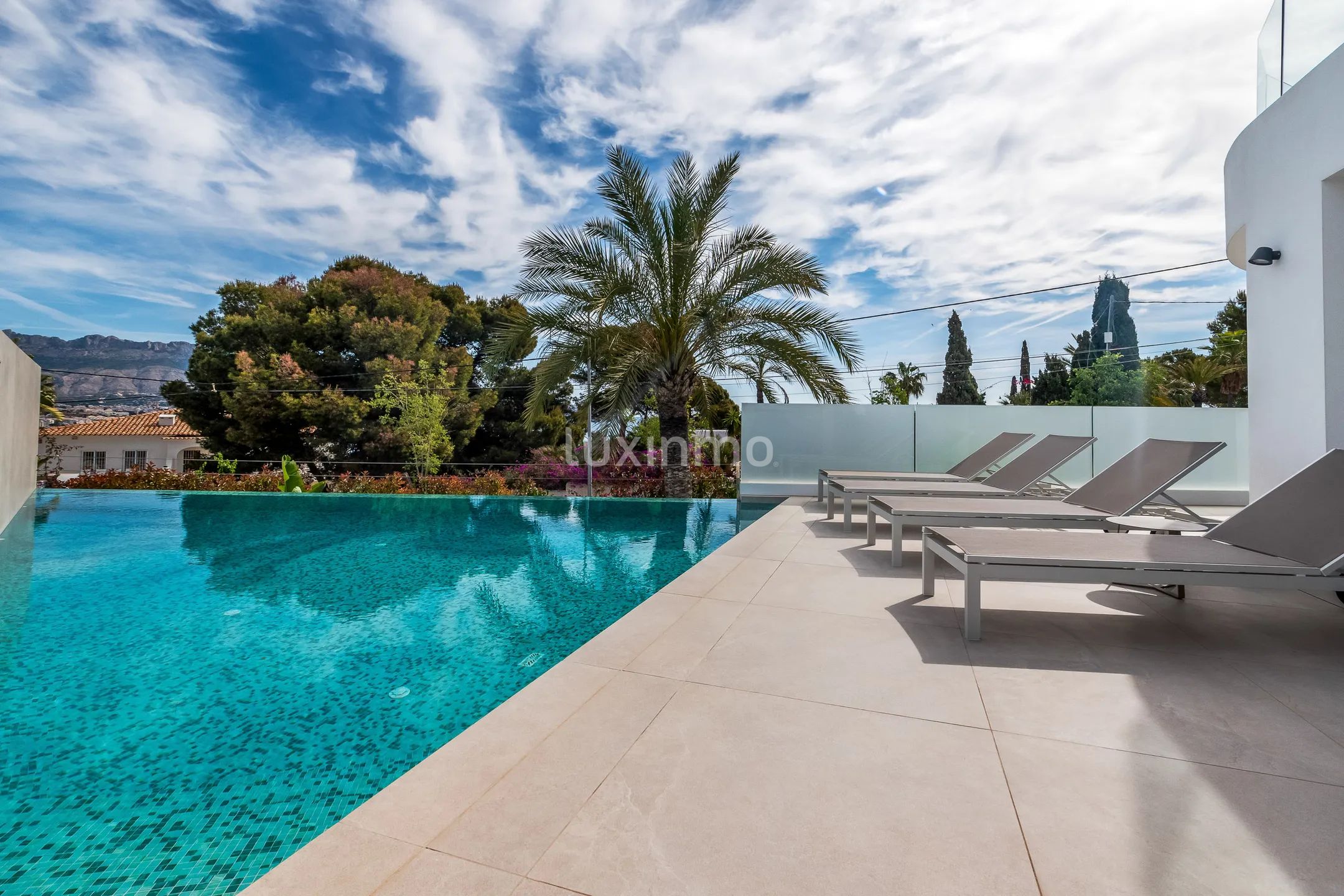 Beautiful luxury villa with sea views for sale in Albir — photo 28