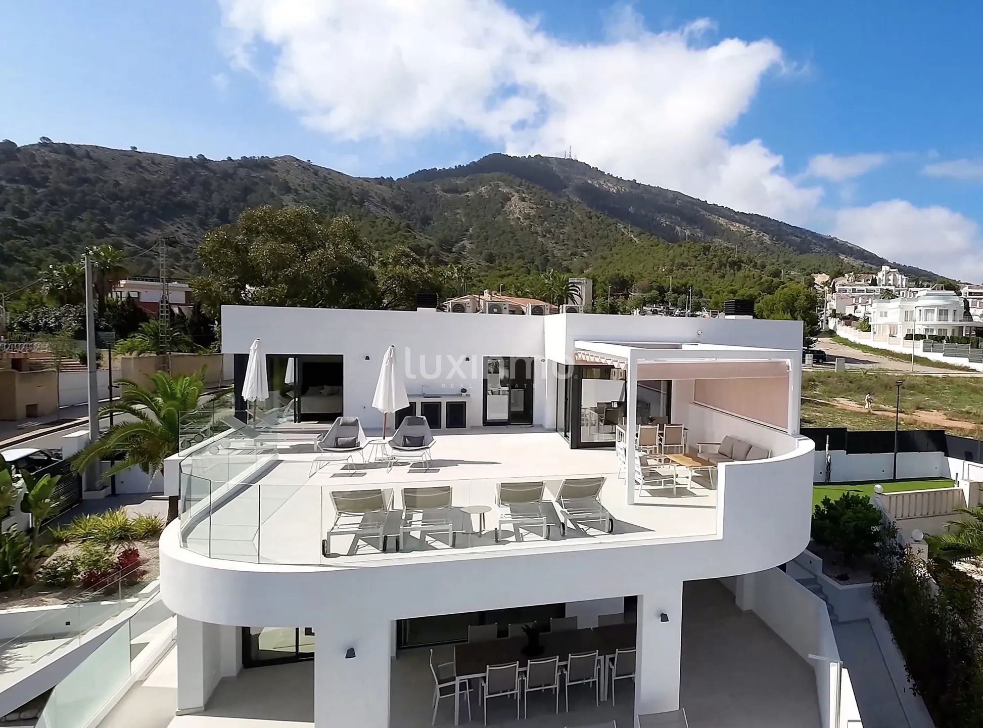 Beautiful luxury villa with sea views for sale in Albir — photo 49