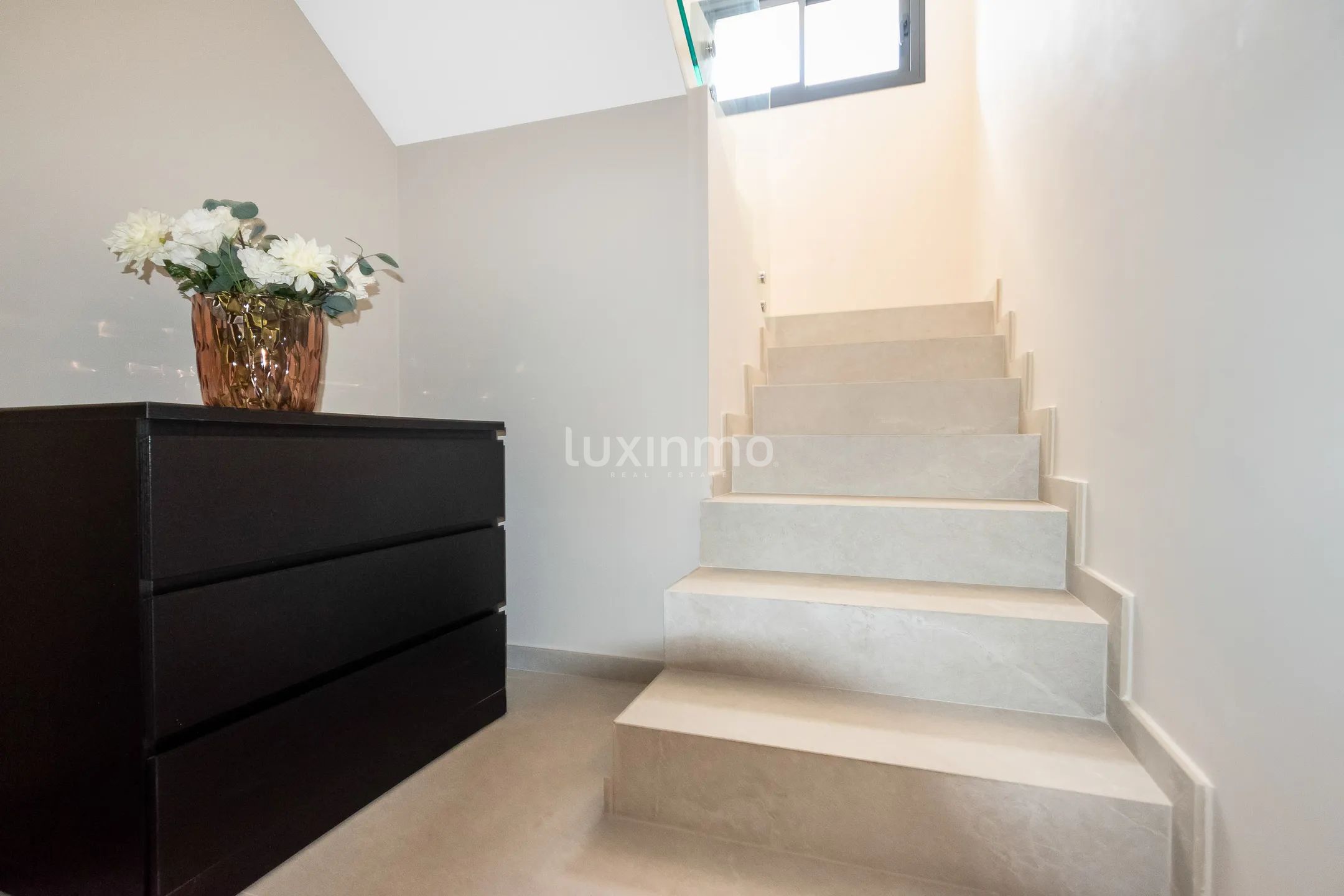 Beautiful luxury villa with sea views for sale in Albir — photo 33