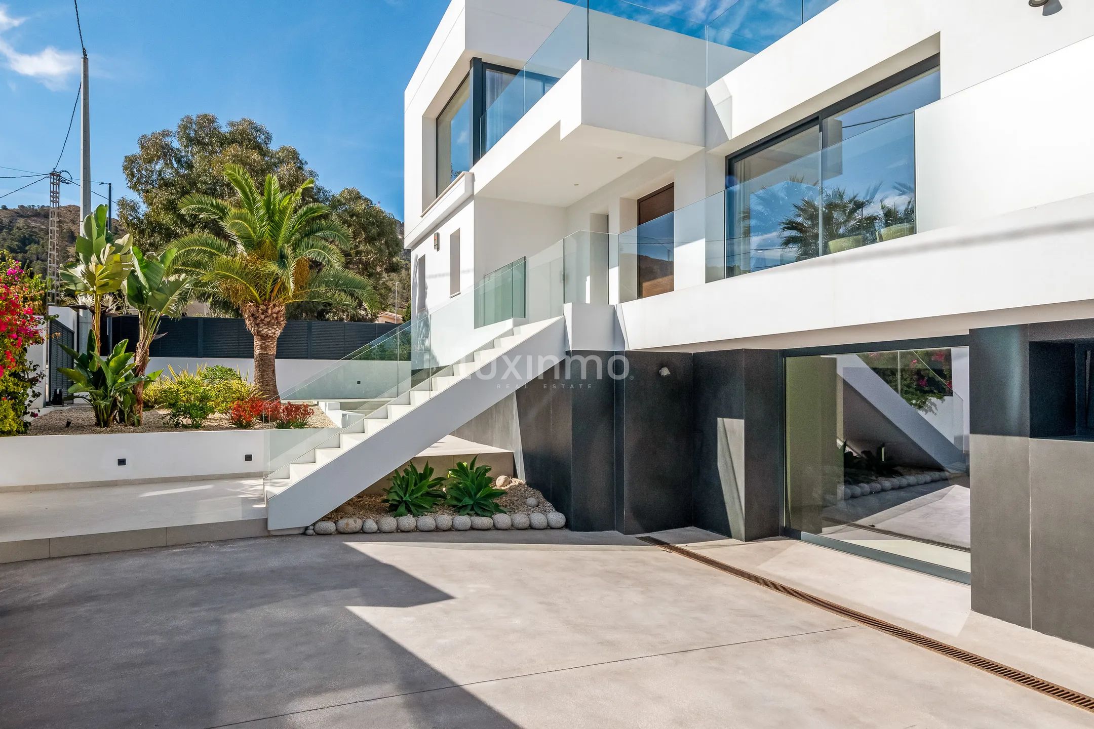 Beautiful luxury villa with sea views for sale in Albir — photo 4