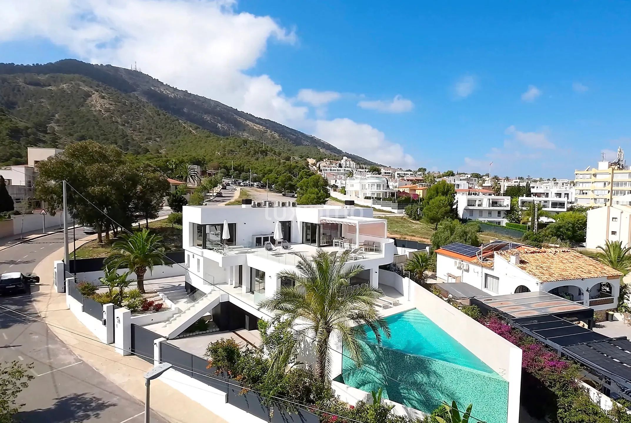 Beautiful luxury villa with sea views for sale in Albir — photo 1