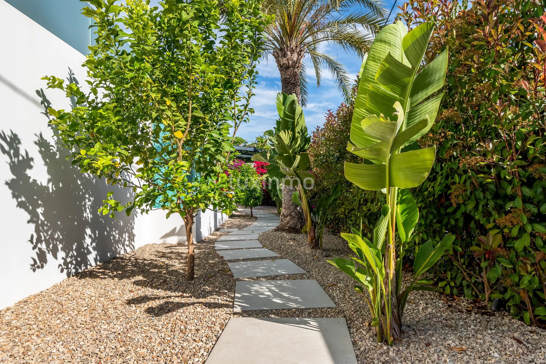 Beautiful luxury villa with sea views for sale in Albir — photo 42