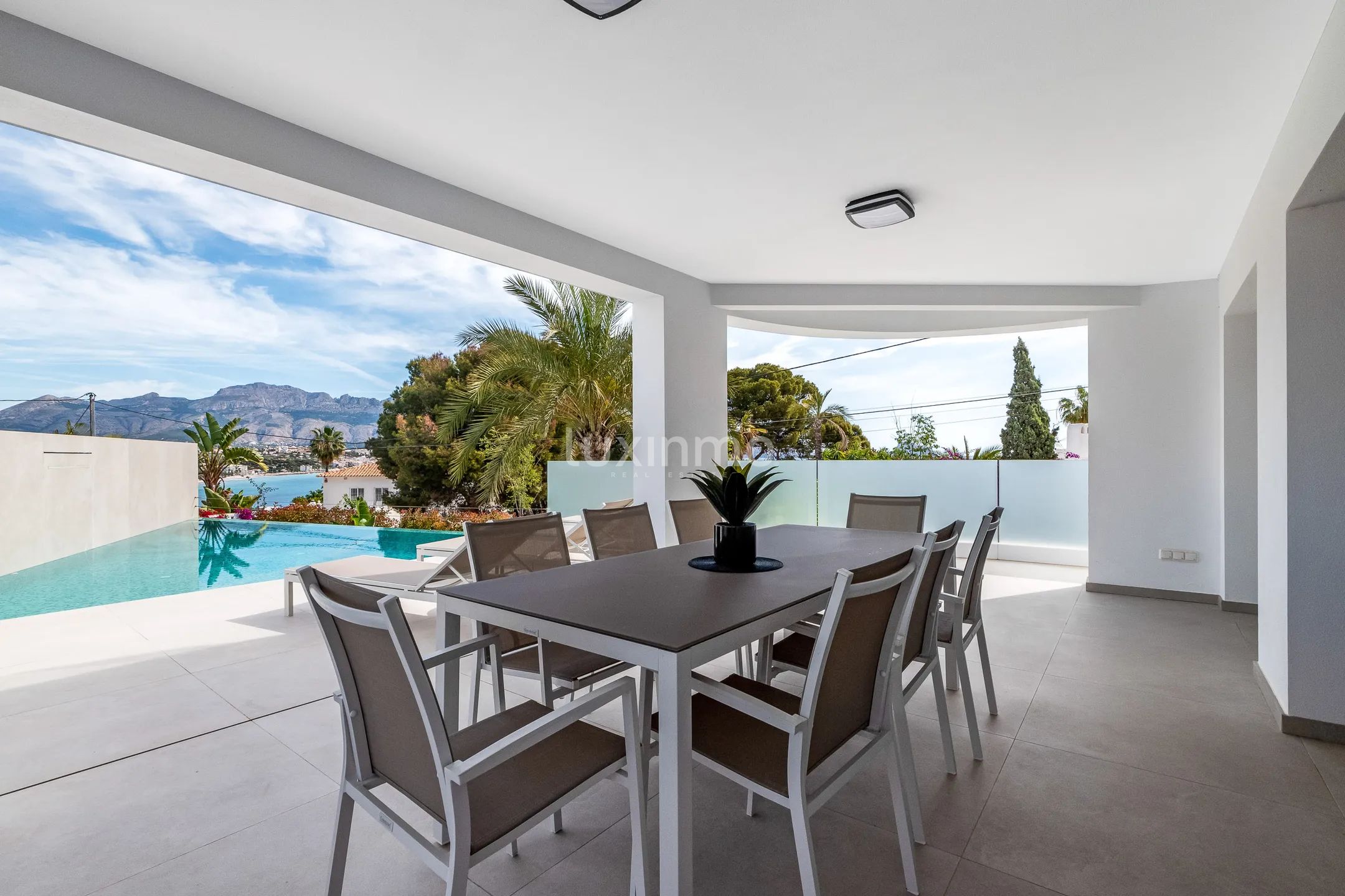 Beautiful luxury villa with sea views for sale in Albir — photo 29