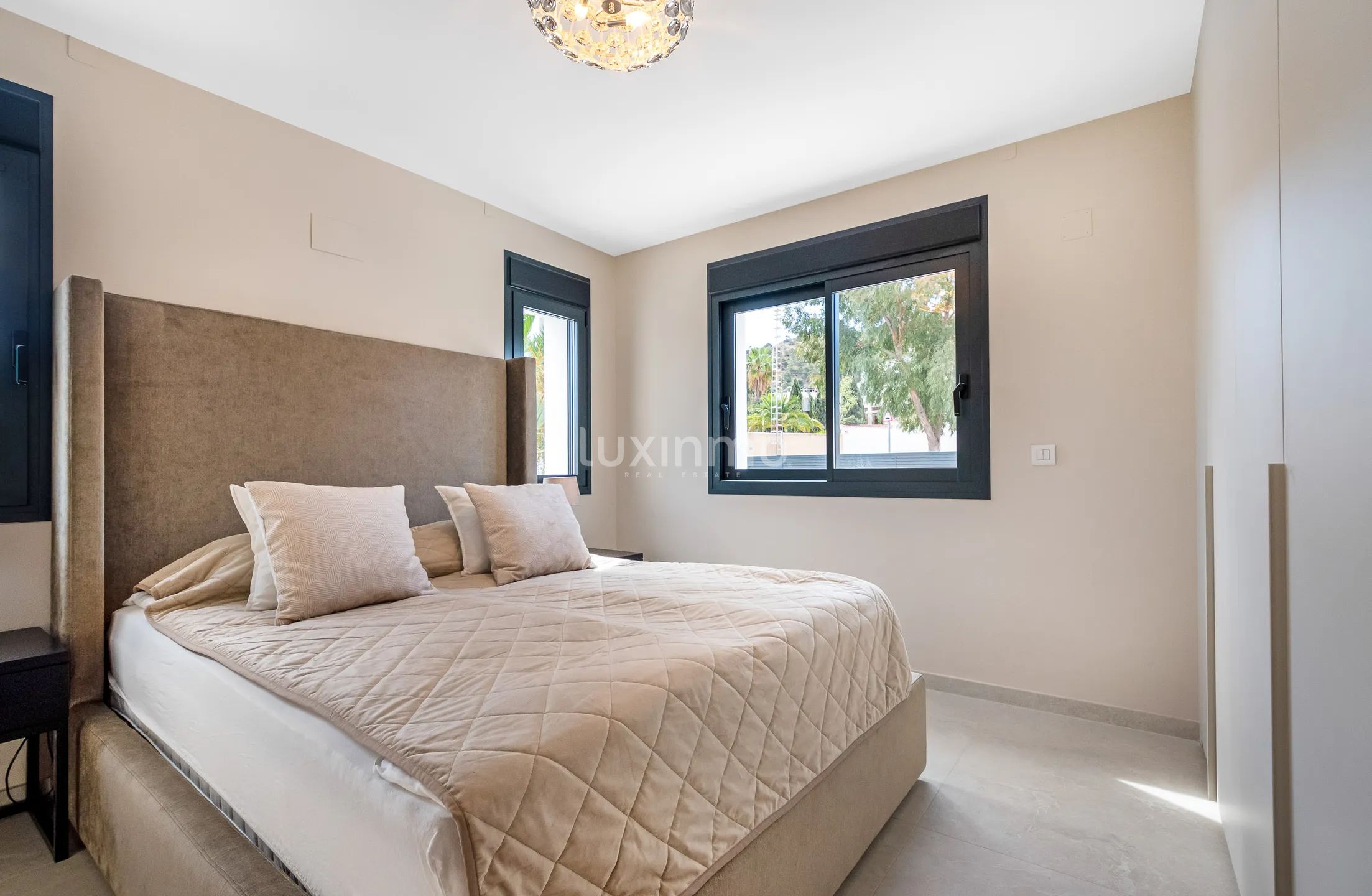 Beautiful luxury villa with sea views for sale in Albir — photo 20