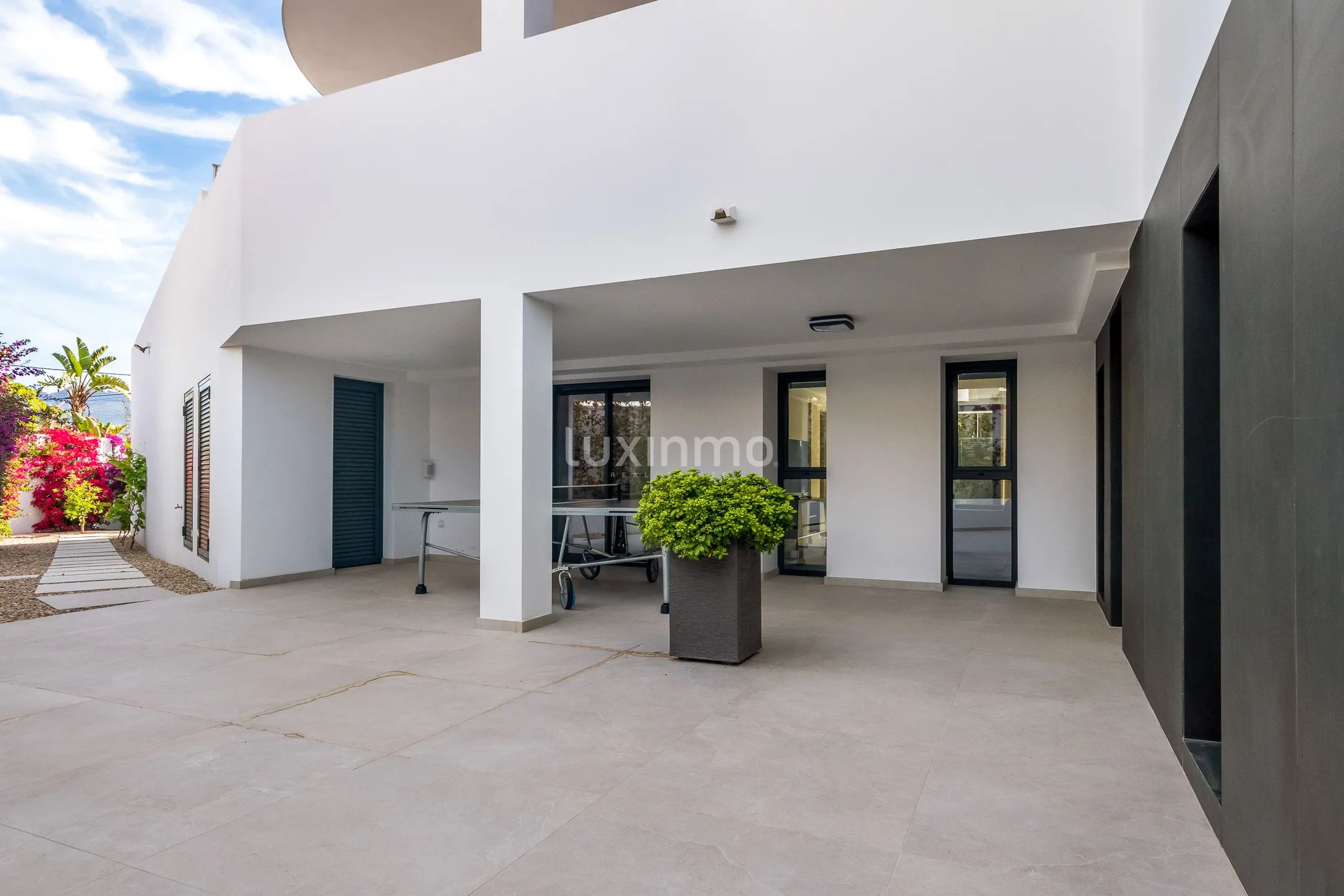 Beautiful luxury villa with sea views for sale in Albir — photo 44