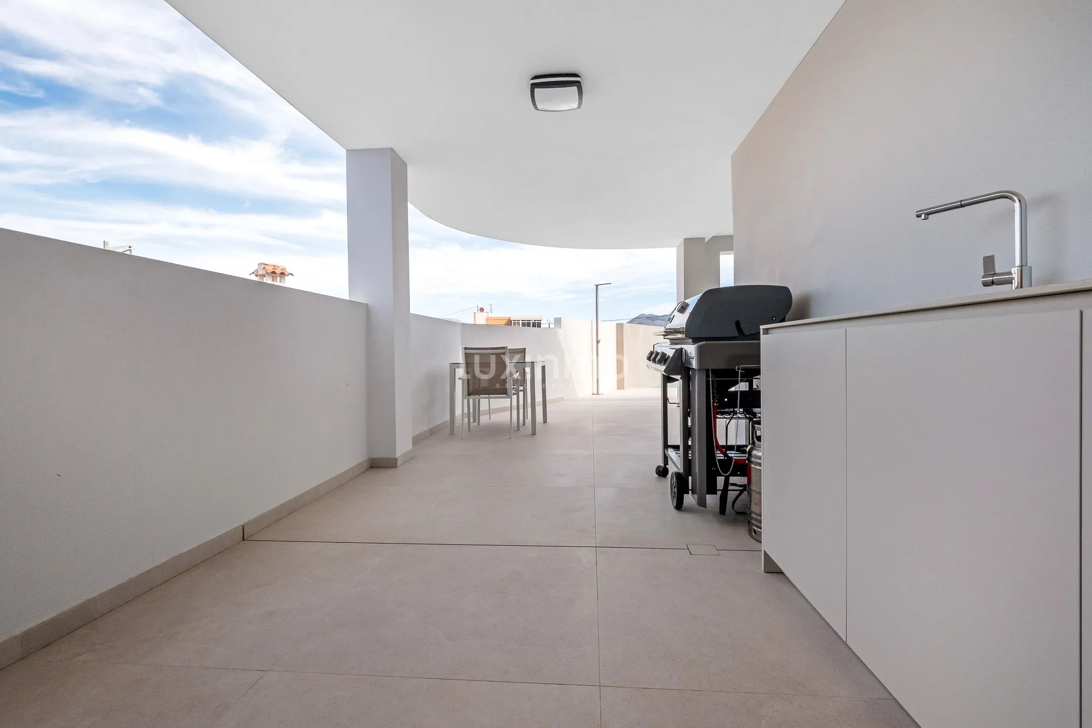 Beautiful luxury villa with sea views for sale in Albir — photo 32