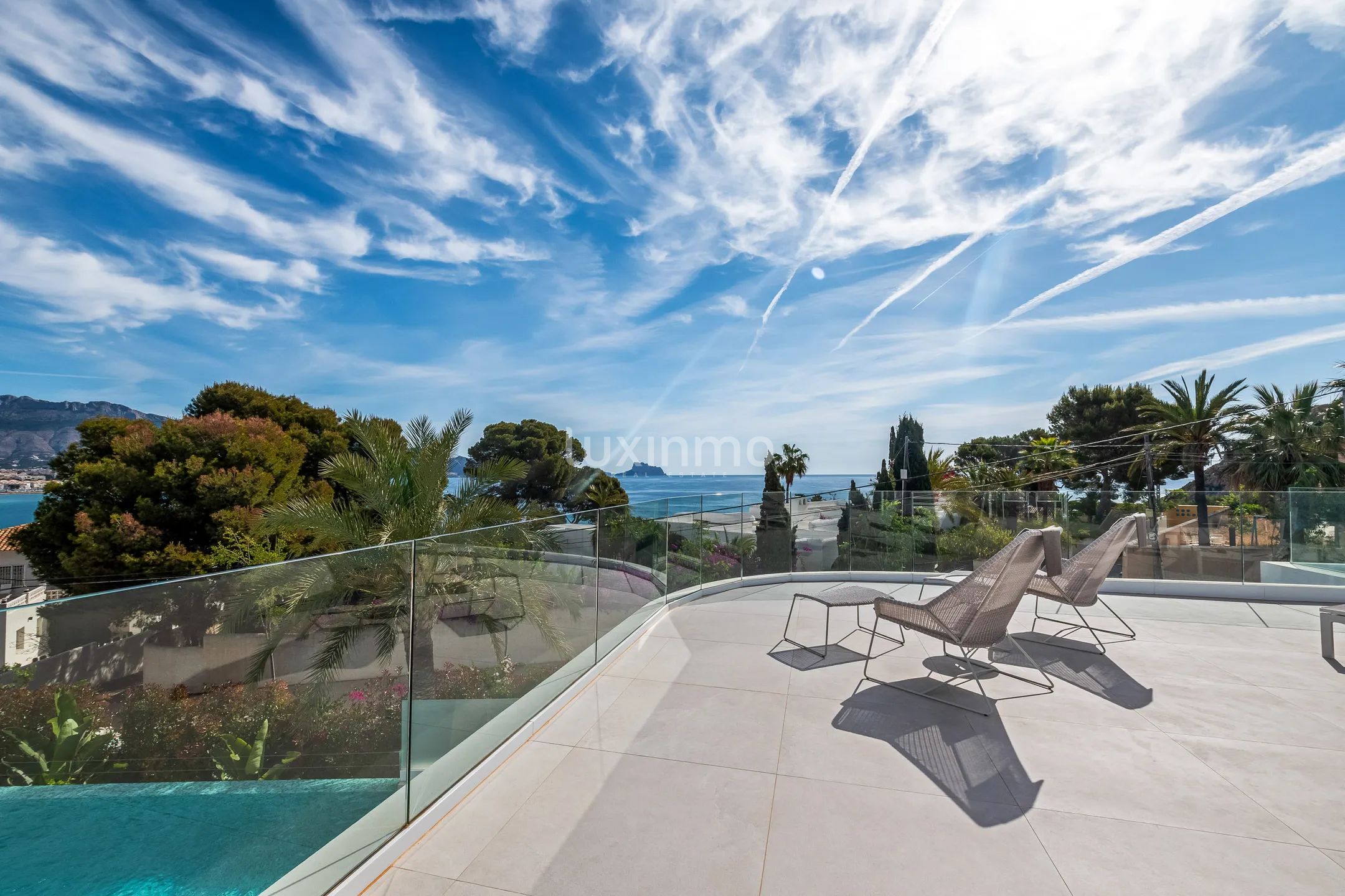 Beautiful luxury villa with sea views for sale in Albir — photo 11