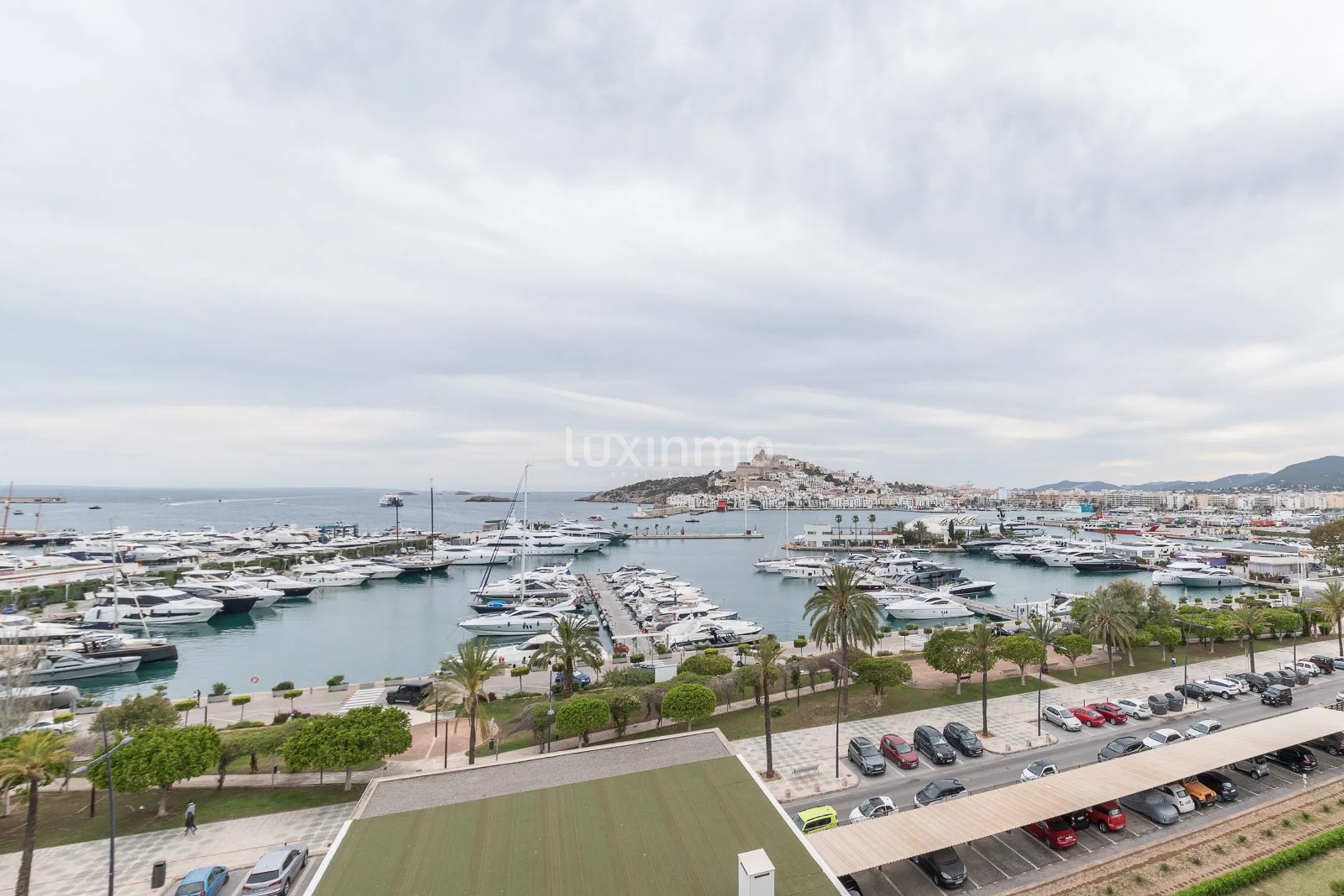 Appartement à louer avec vue sur la mer à Marina Botafoch