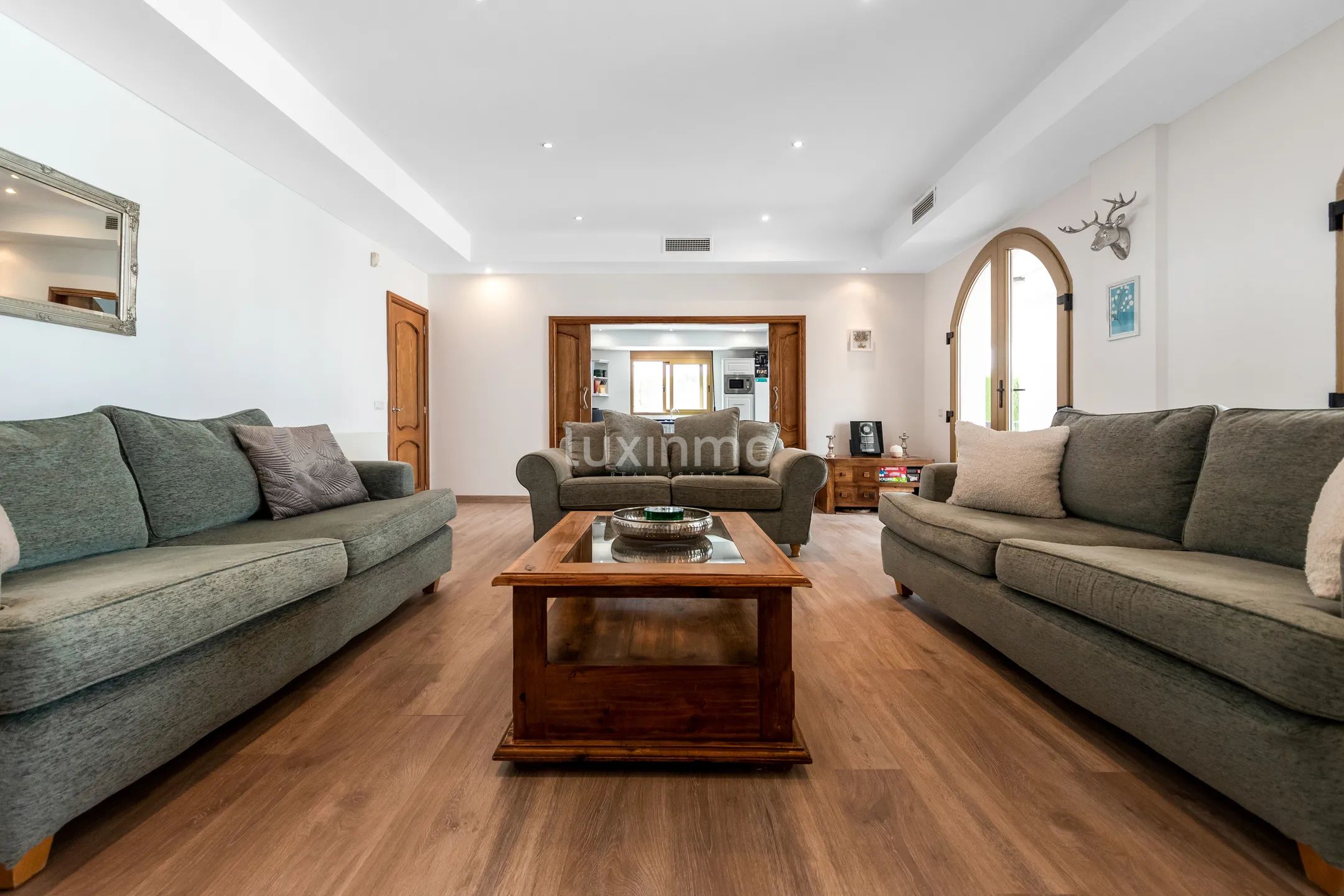 Preciosa villa con piscina en venta en Albir — photo 8
