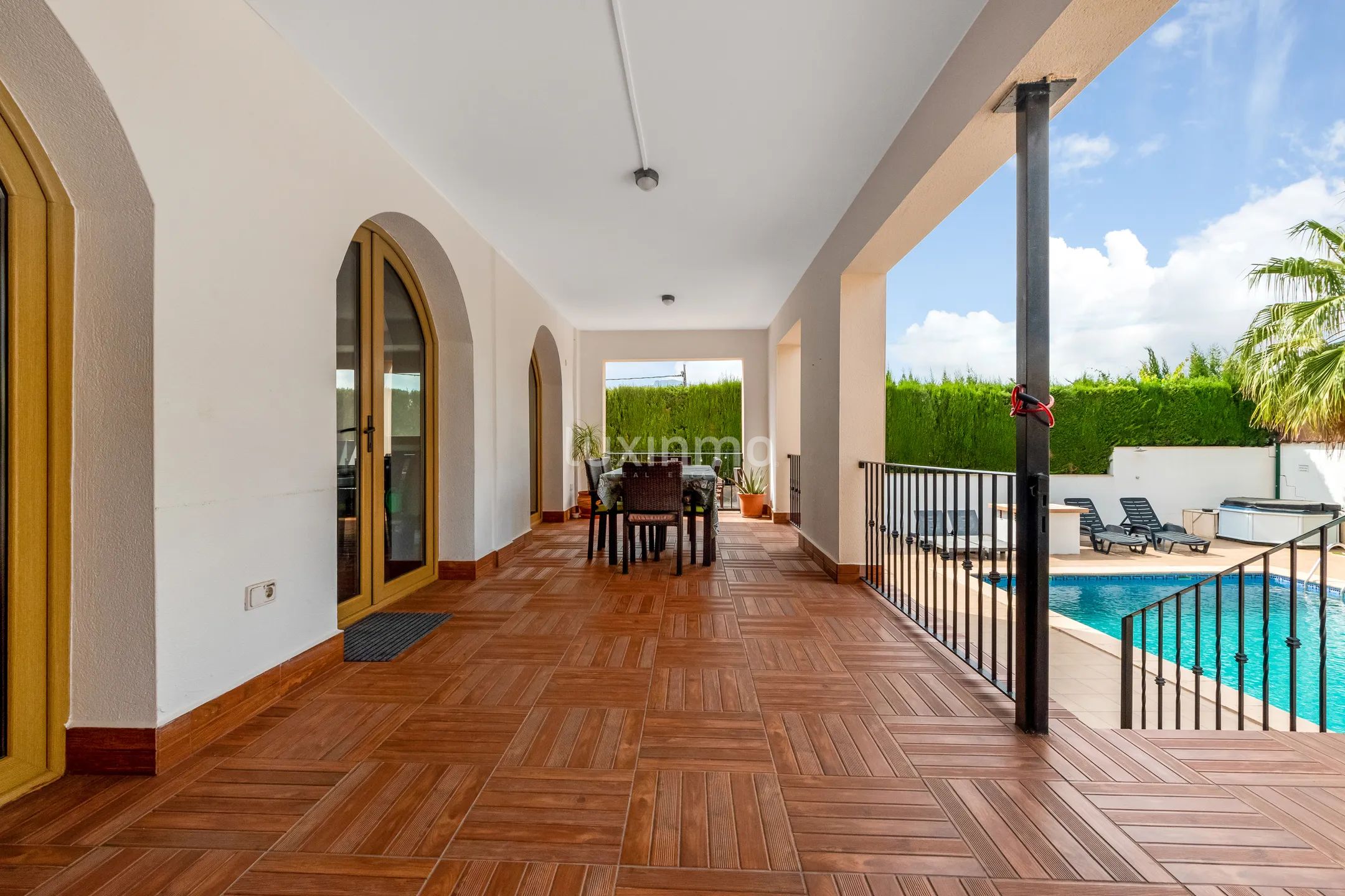 Preciosa villa con piscina en venta en Albir — photo 4