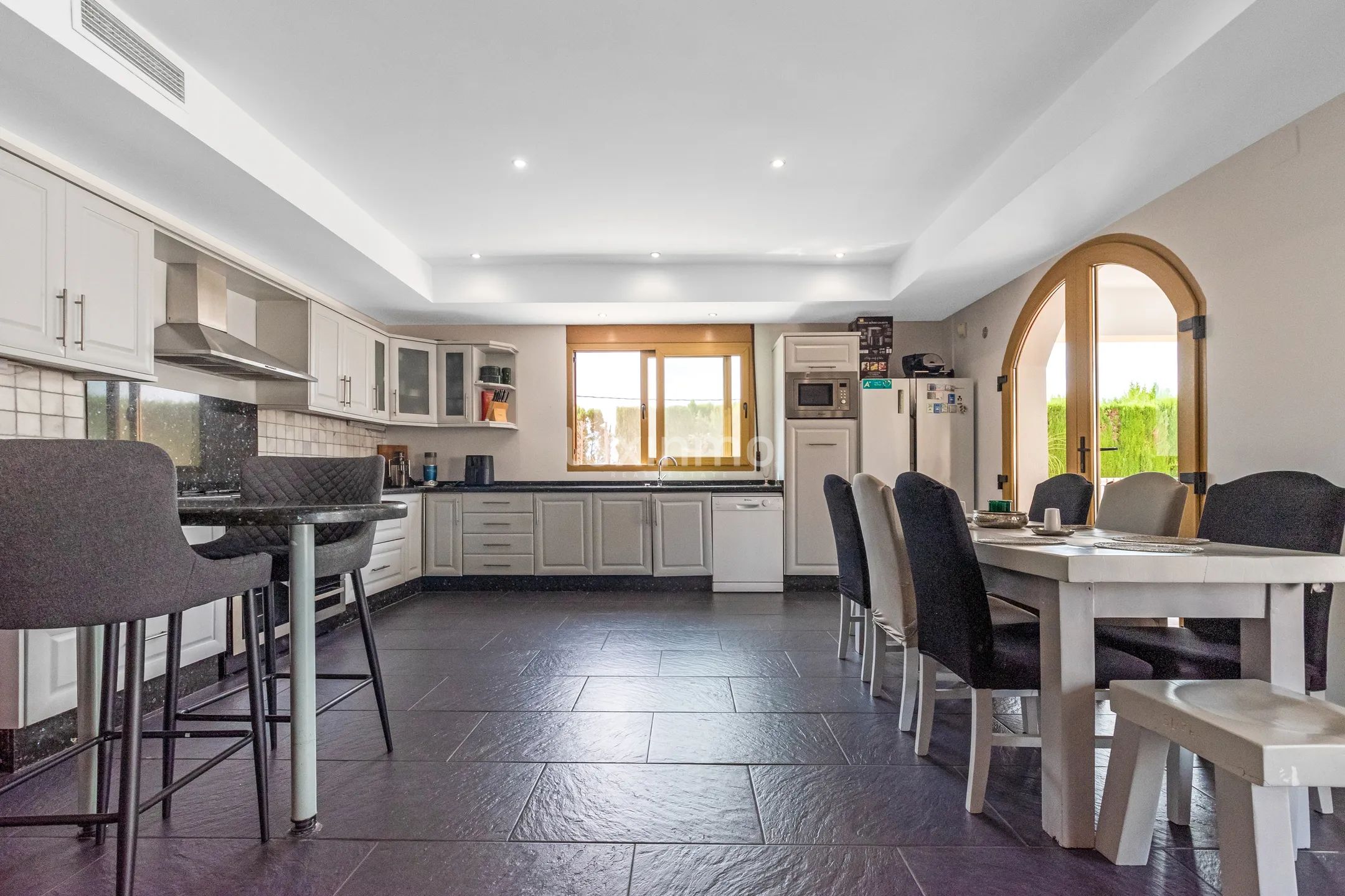 Preciosa villa con piscina en venta en Albir — photo 6