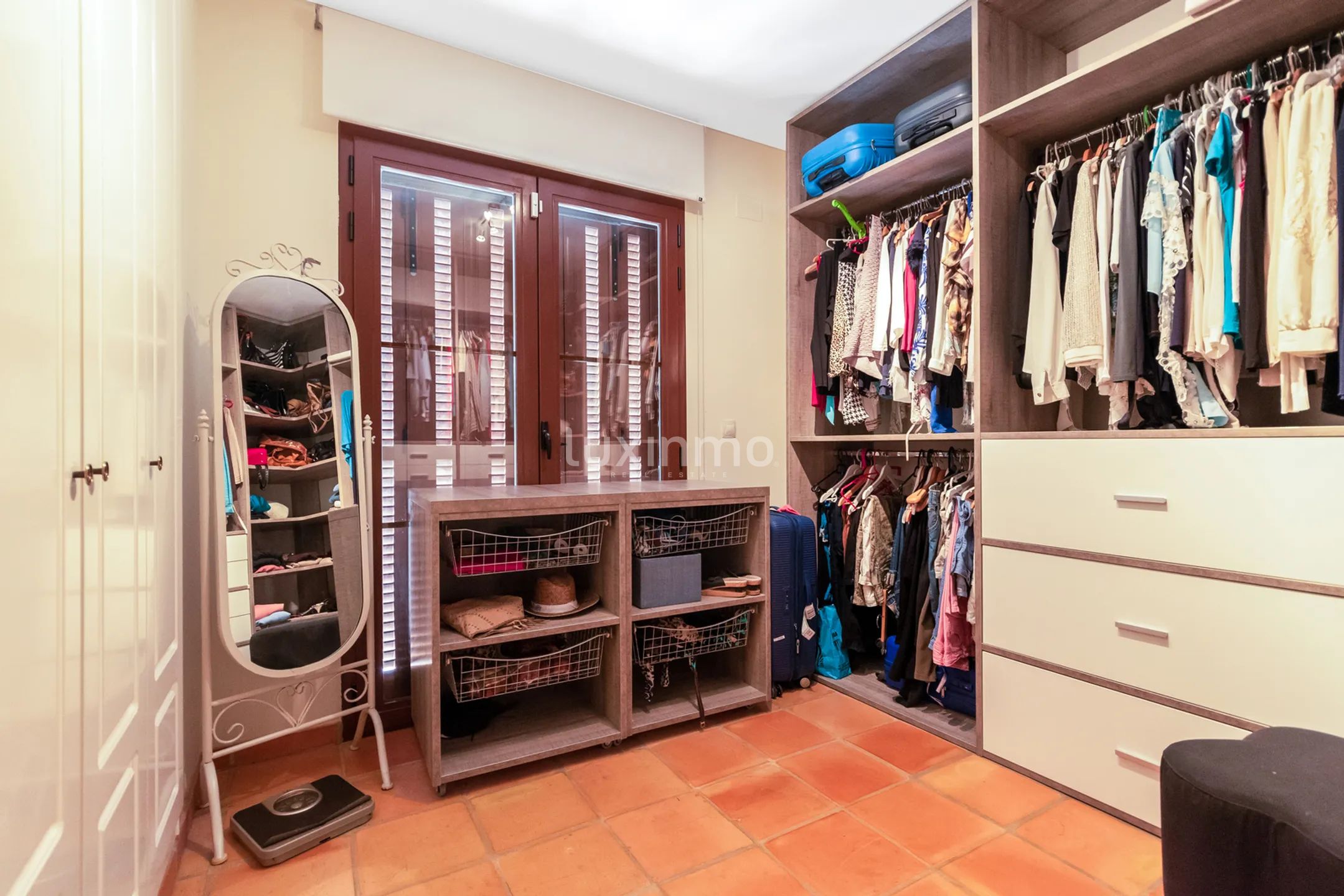 Потрясающая отремонтированная вилла с 4 спальнями в Сьерра-Кортина — photo 19