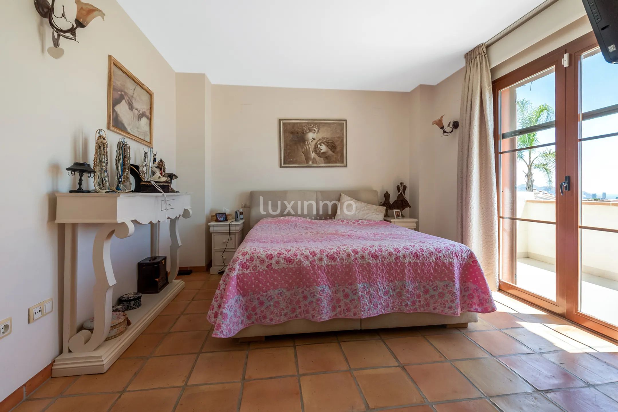 Потрясающая отремонтированная вилла с 4 спальнями в Сьерра-Кортина — photo 17