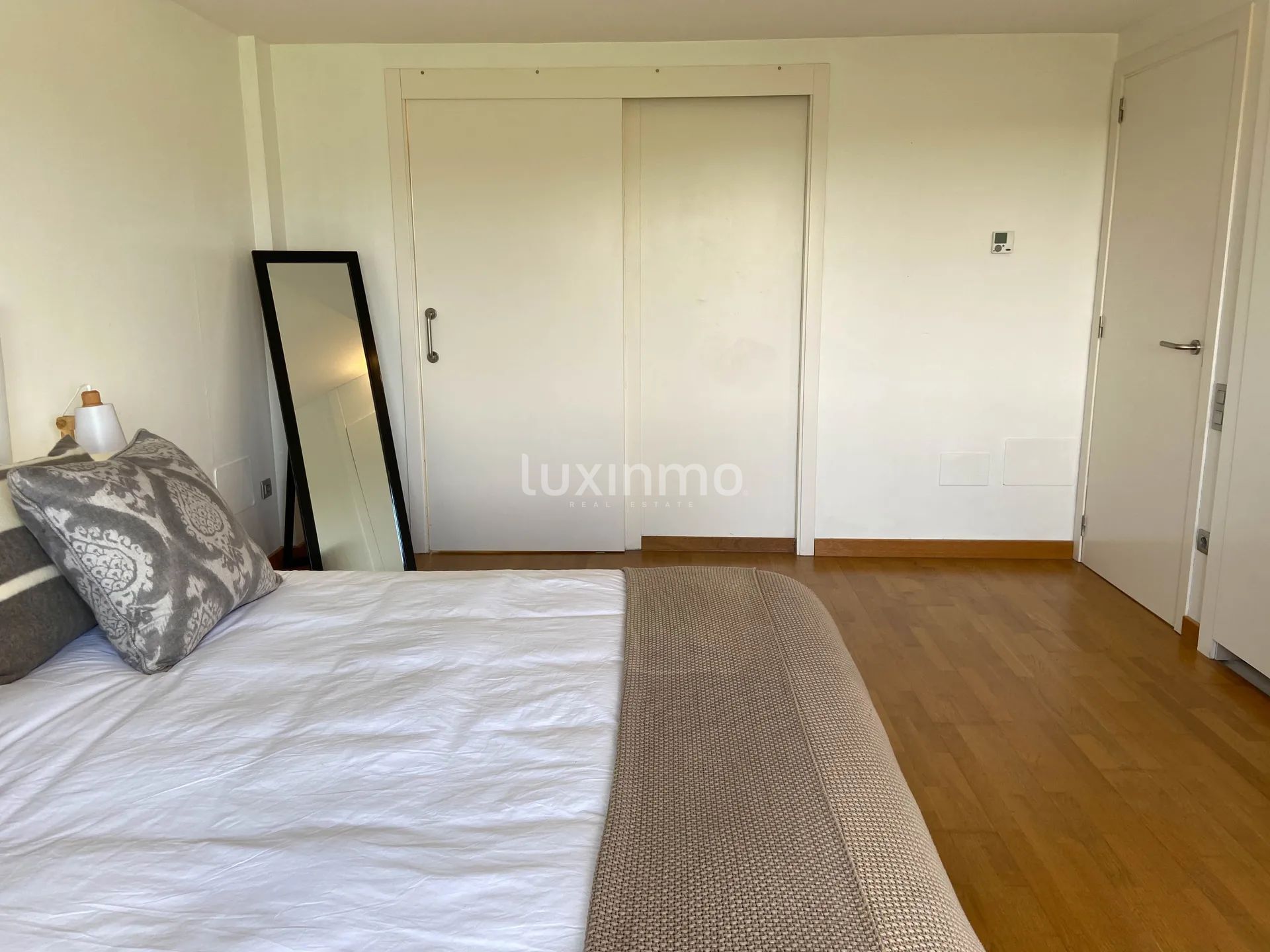 Atemberaubendes modernes 3-Schlafzimmer-Stadthaus mit privatem Pool und Golfblick in Roca Llisa — photo 17