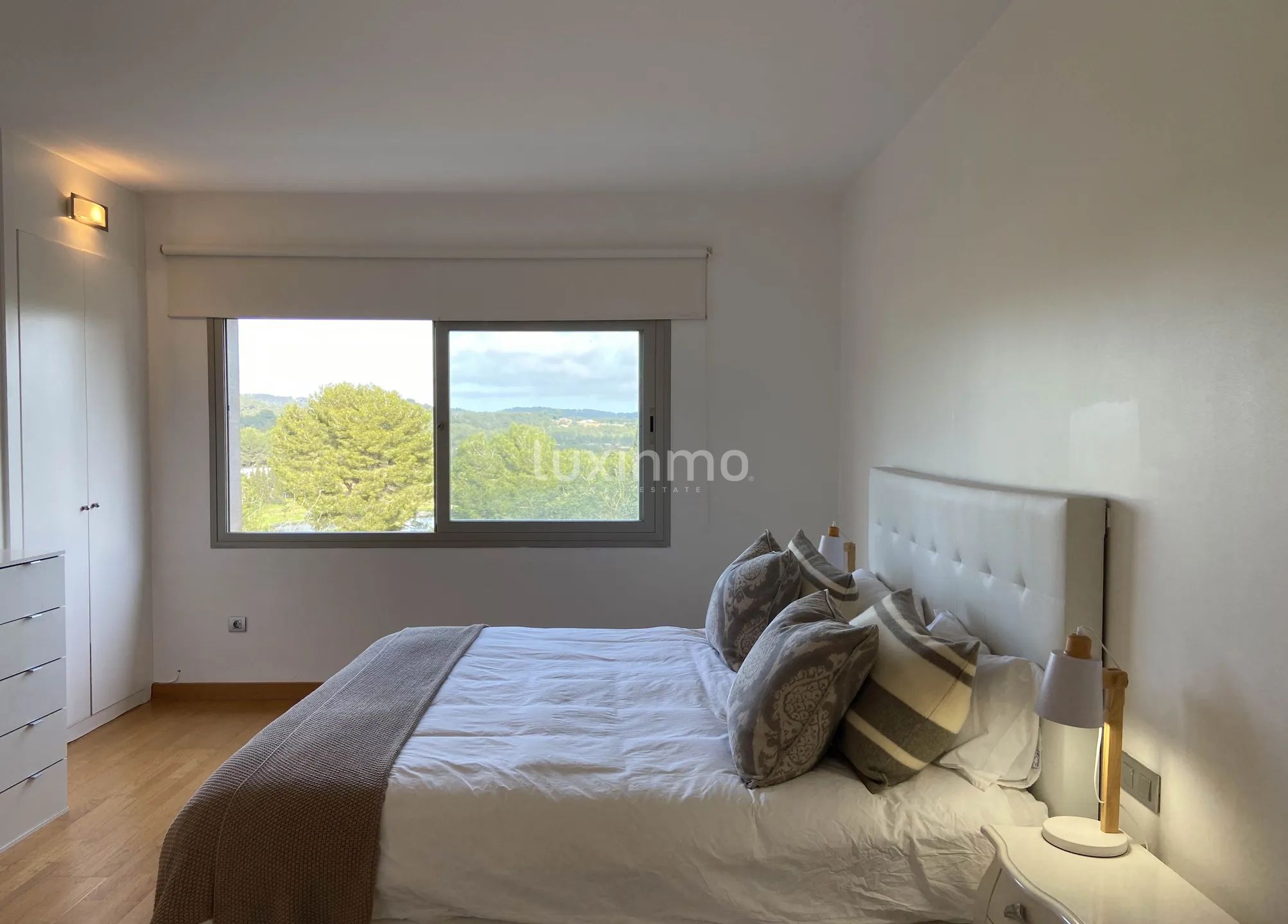 Atemberaubendes modernes 3-Schlafzimmer-Stadthaus mit privatem Pool und Golfblick in Roca Llisa — photo 18