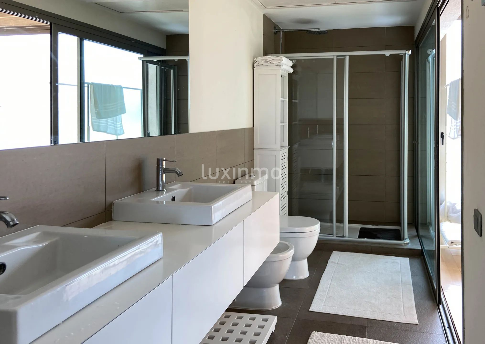 Atemberaubendes modernes 3-Schlafzimmer-Stadthaus mit privatem Pool und Golfblick in Roca Llisa — photo 22