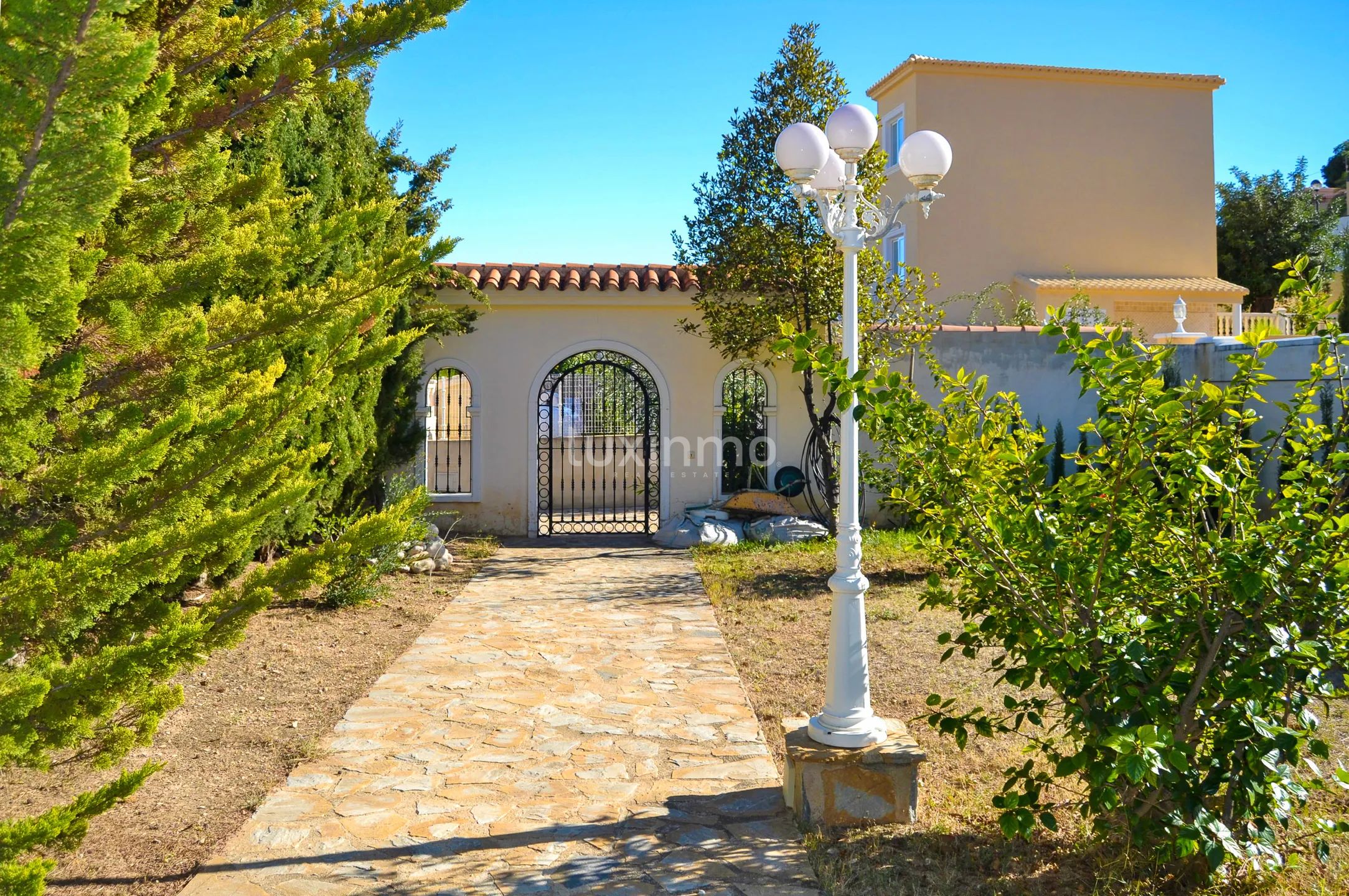 Stunning colonial detached house with sea views in Calpe — photo 25