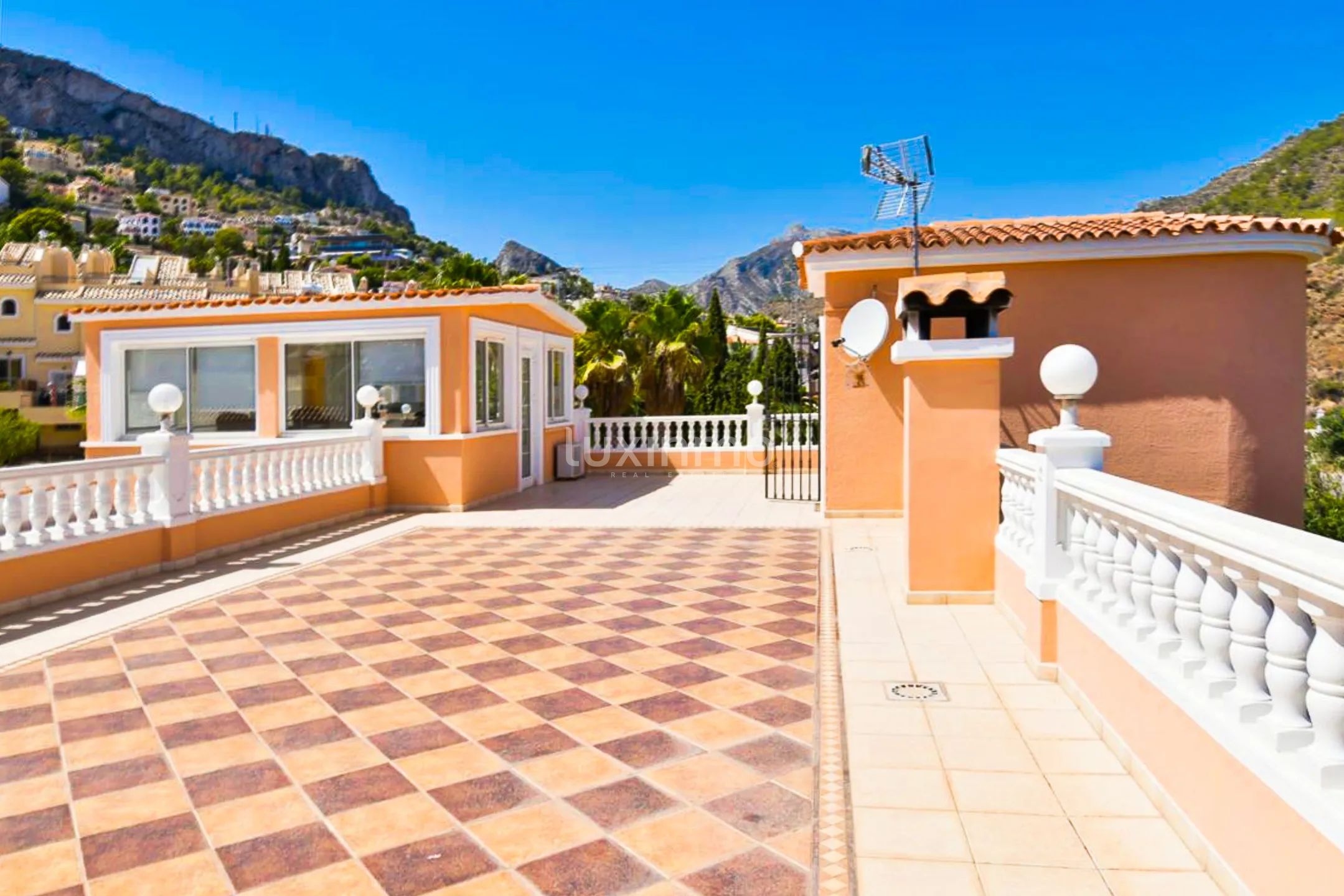 Stunning colonial detached house with sea views in Calpe — photo 17