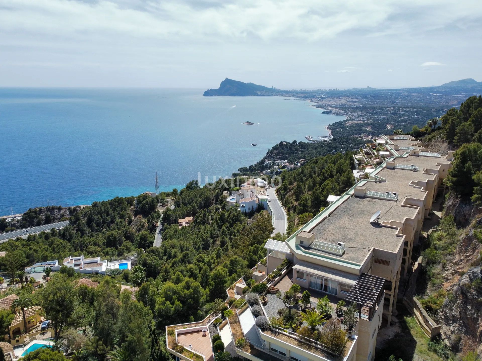 Luxury apartment with breathtaking sea and mountain views in Altea Hills — photo 2