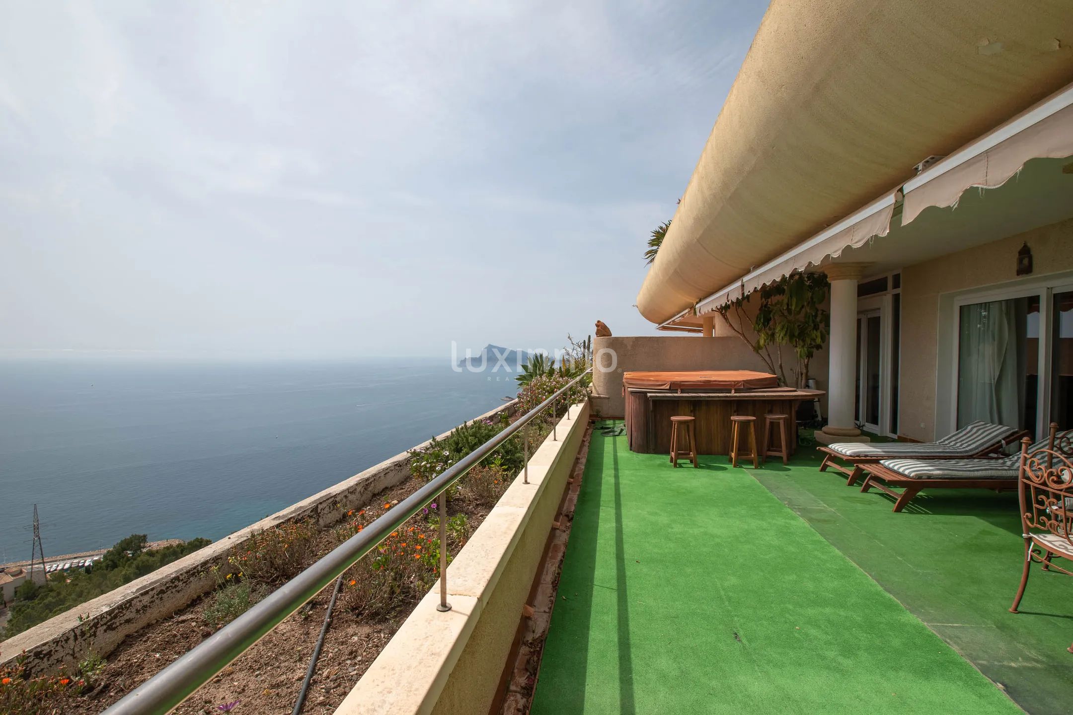 Luxury apartment with breathtaking sea and mountain views in Altea Hills — photo 32