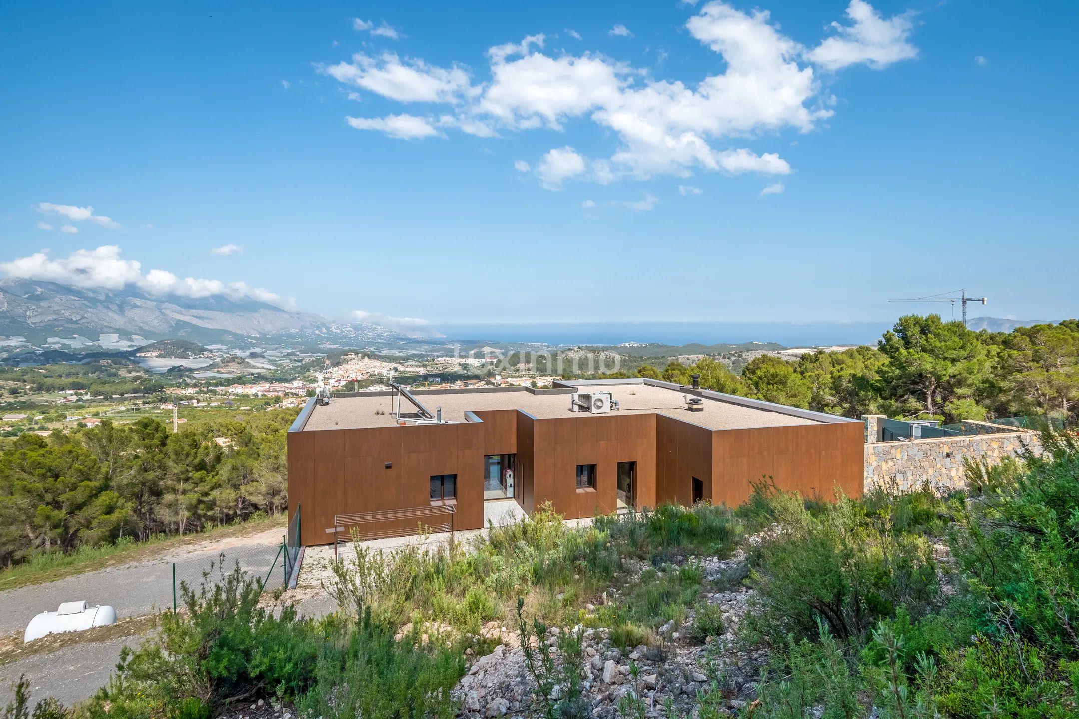 Preciosa villa moderna con vistas al mar en venta en Polop — photo 2