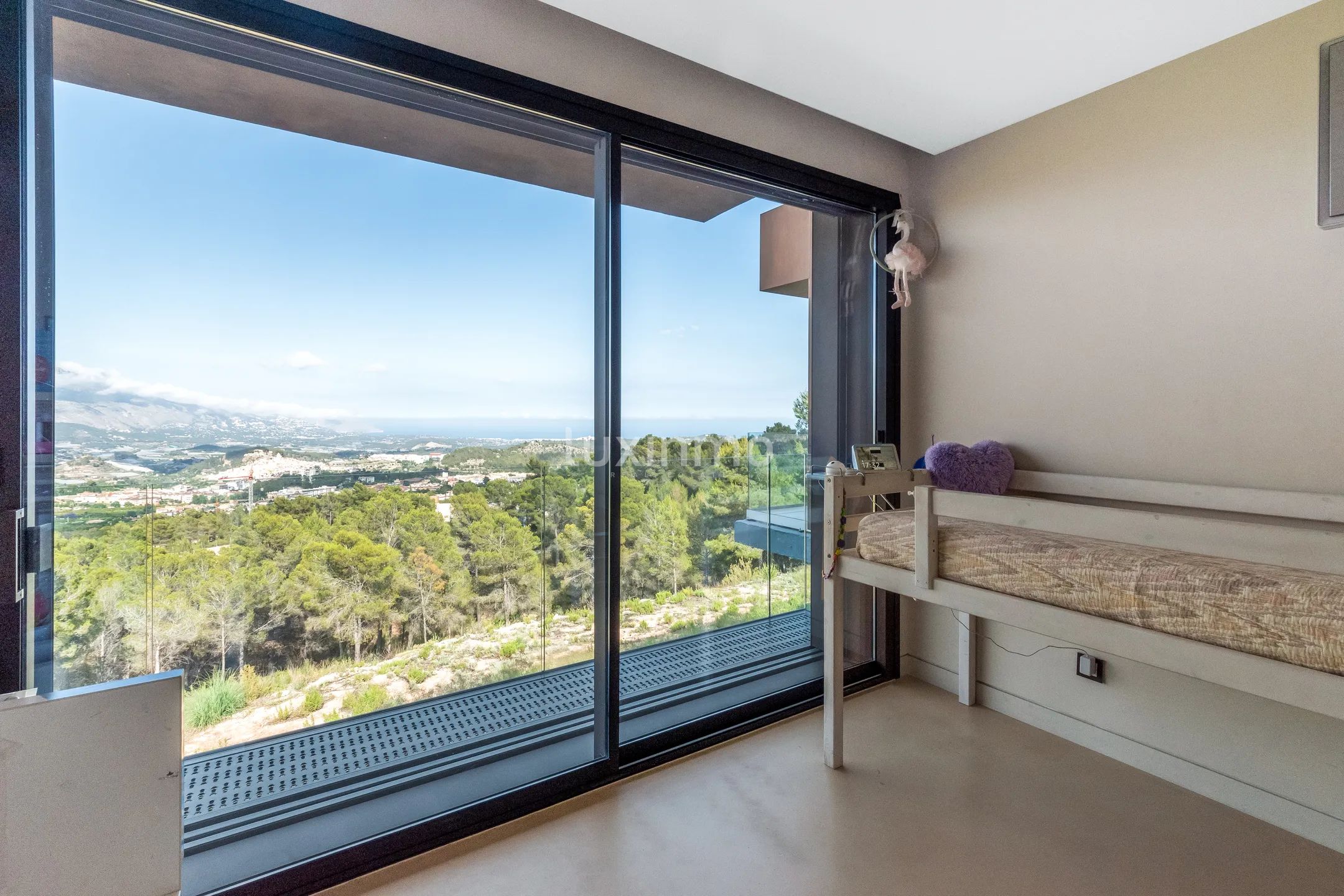 Preciosa villa moderna con vistas al mar en venta en Polop — photo 18