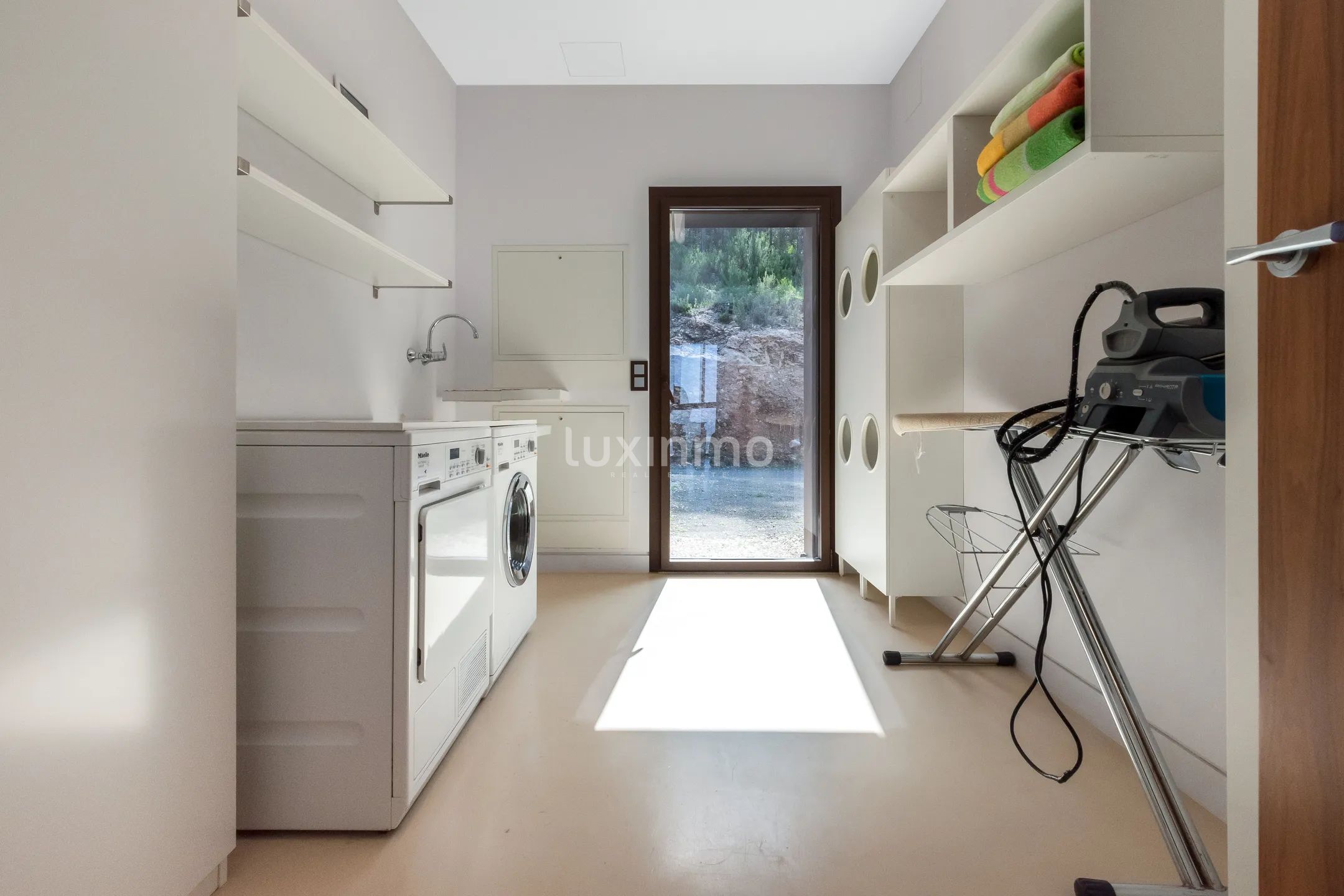 Preciosa villa moderna con vistas al mar en venta en Polop — photo 20