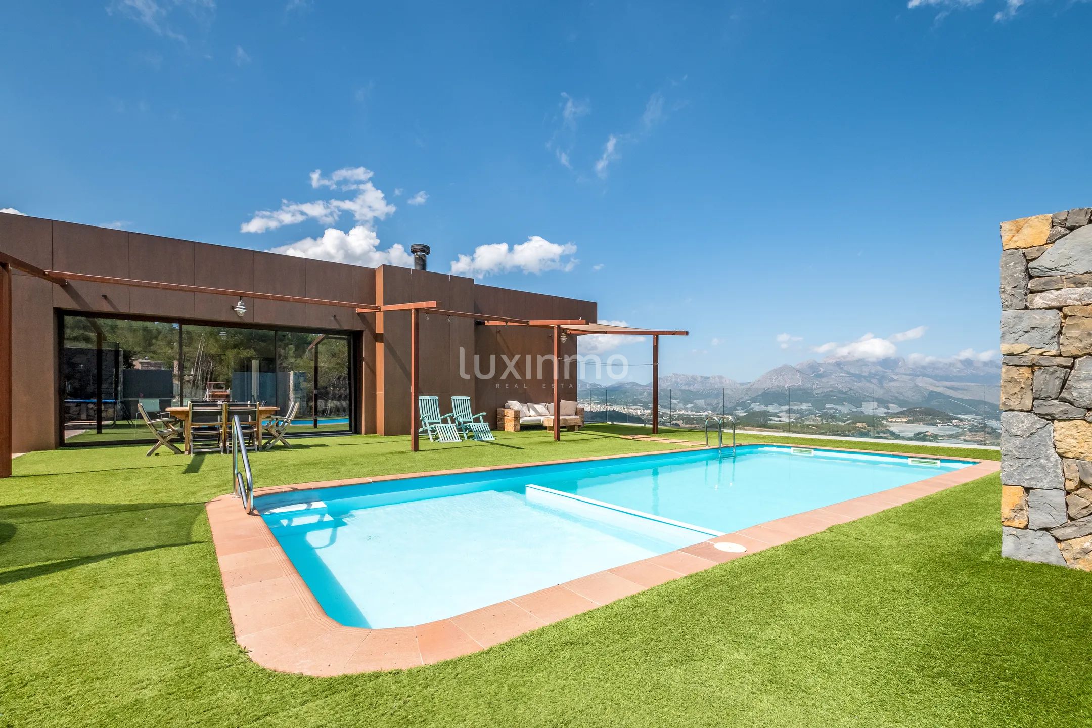 Preciosa villa moderna con vistas al mar en venta en Polop — photo 3