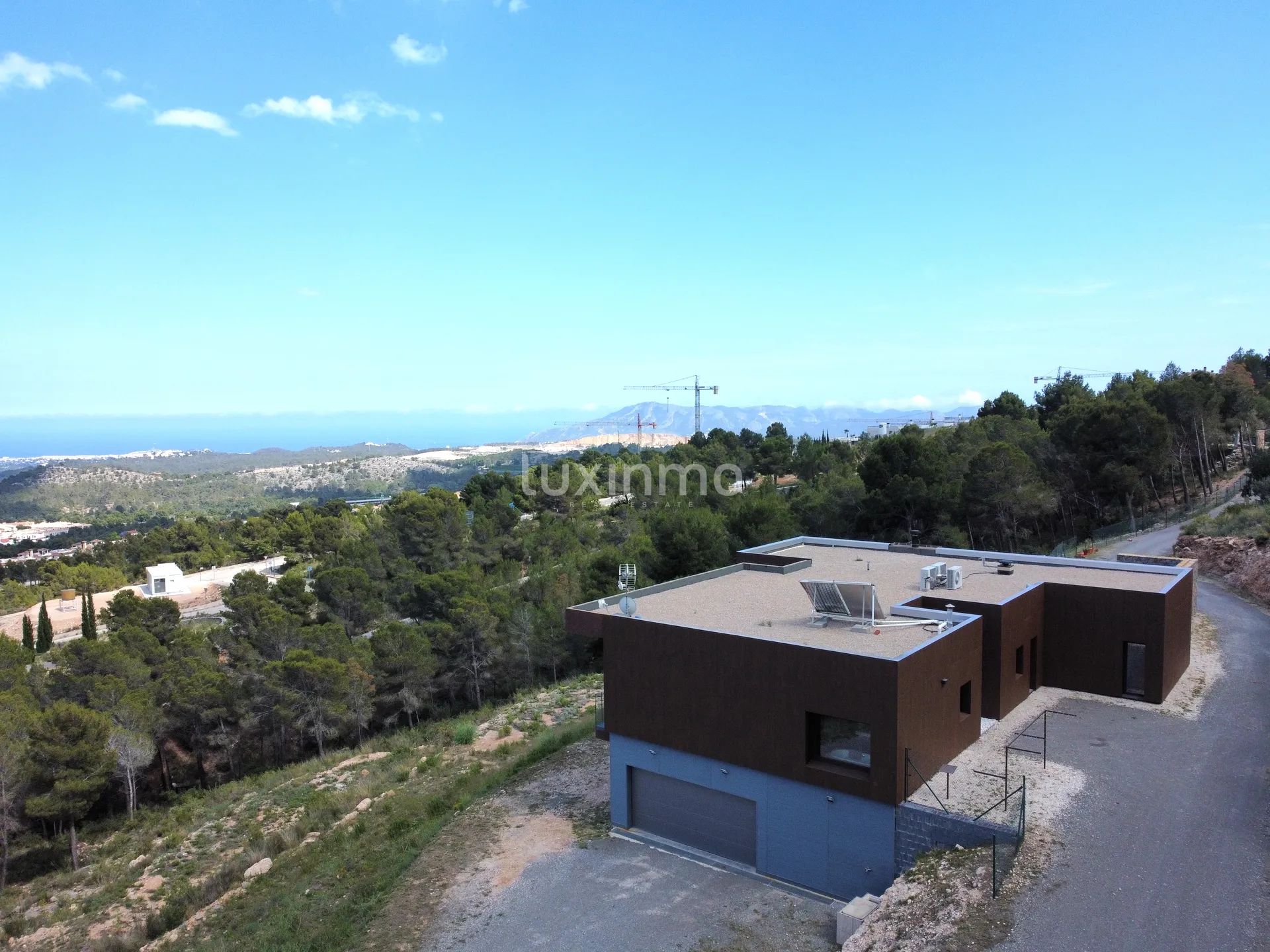 Preciosa villa moderna con vistas al mar en venta en Polop — photo 29