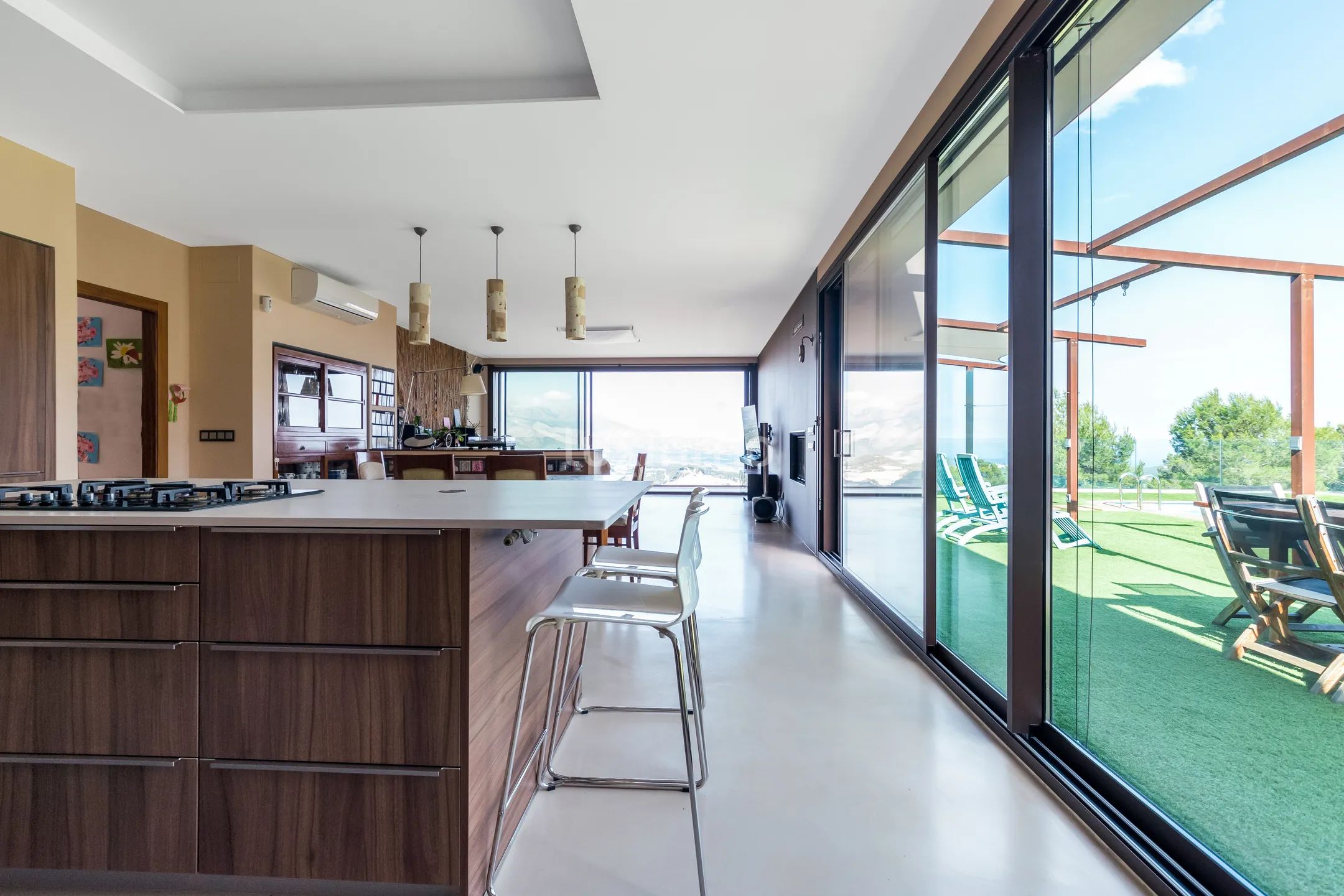Preciosa villa moderna con vistas al mar en venta en Polop — photo 9