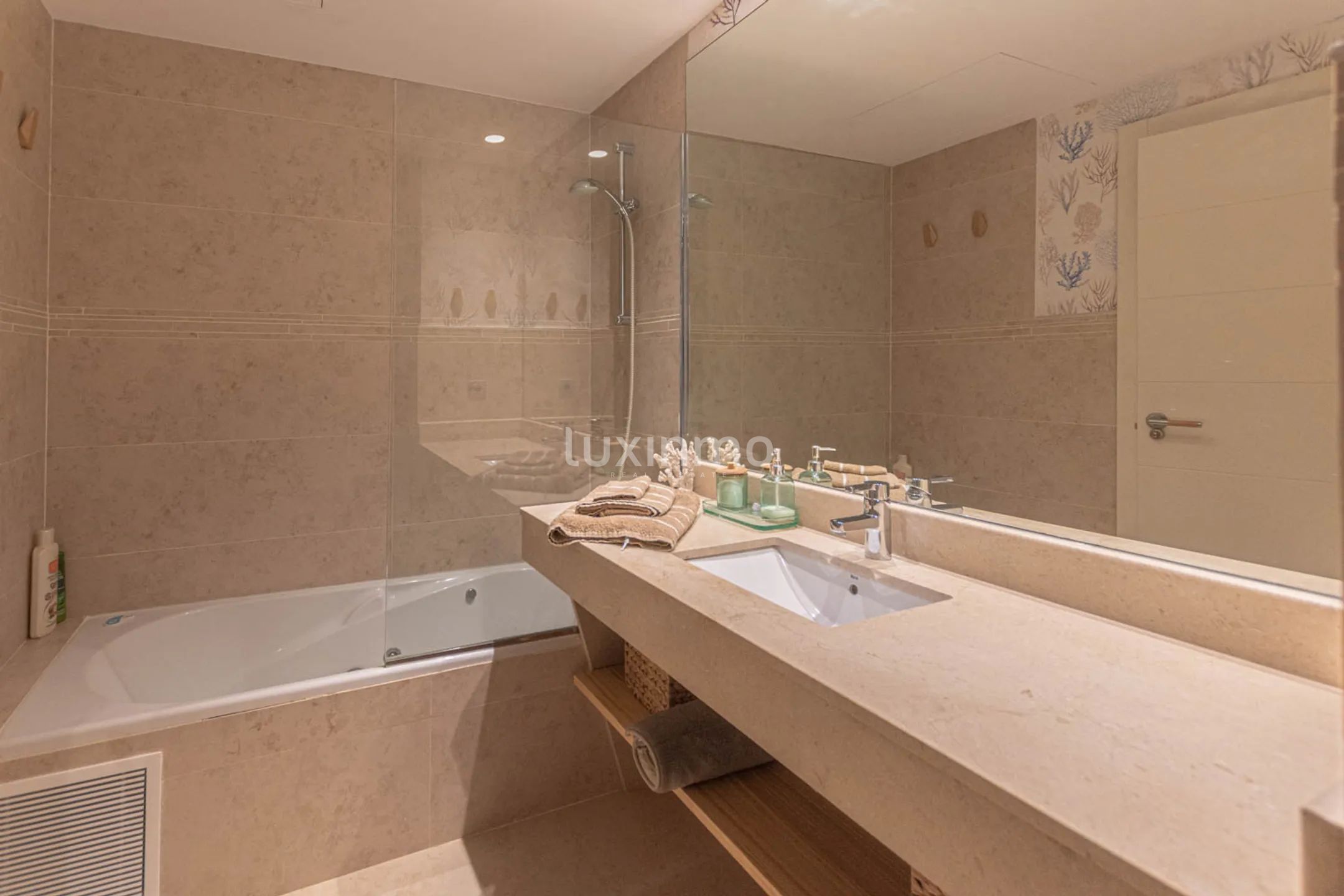 Leilighet med havutsikt til langtidsleie i Mascarat Beach — photo 13