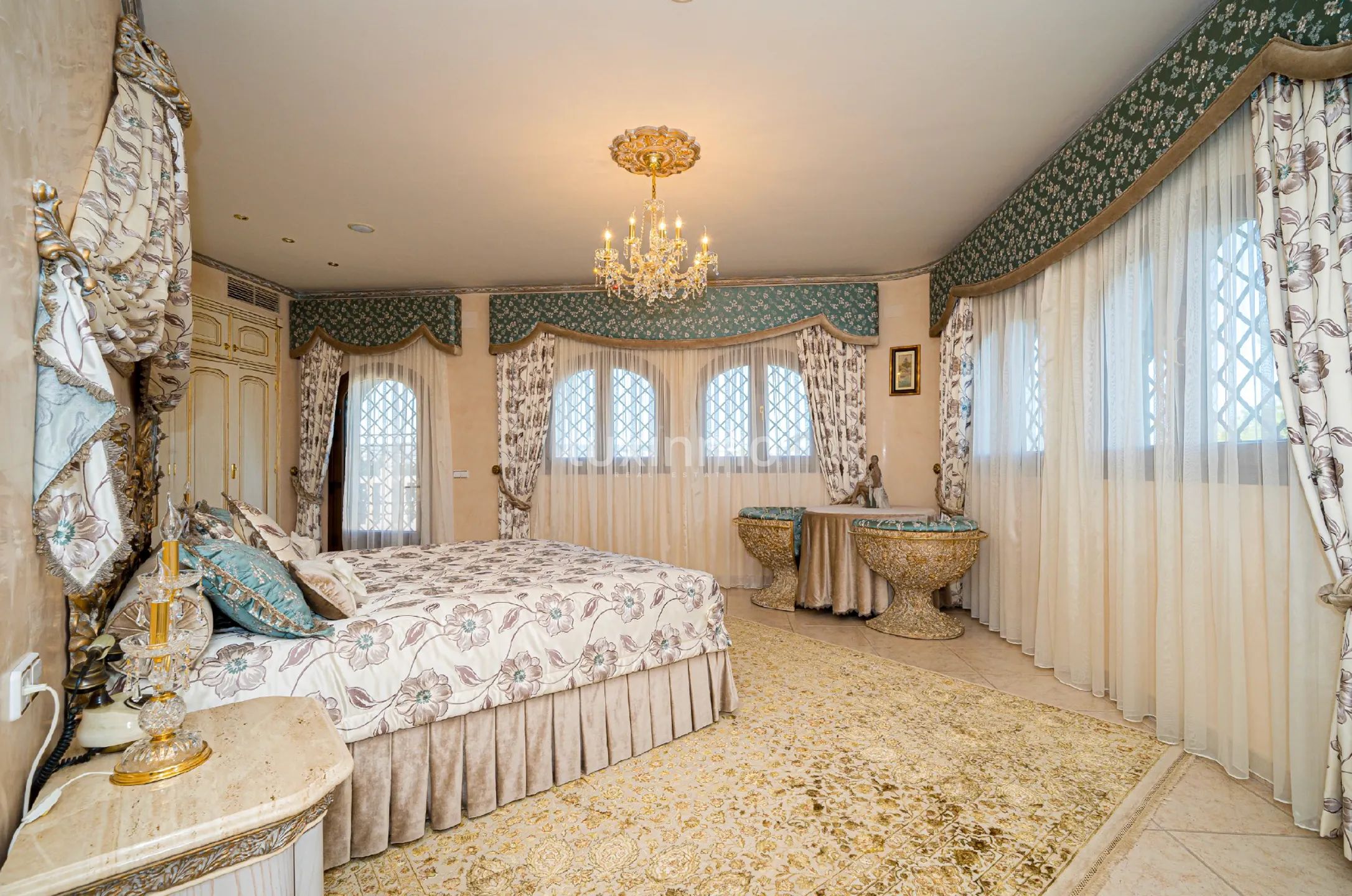 Продается просторная вилла недалеко от центра Хавии — photo 9