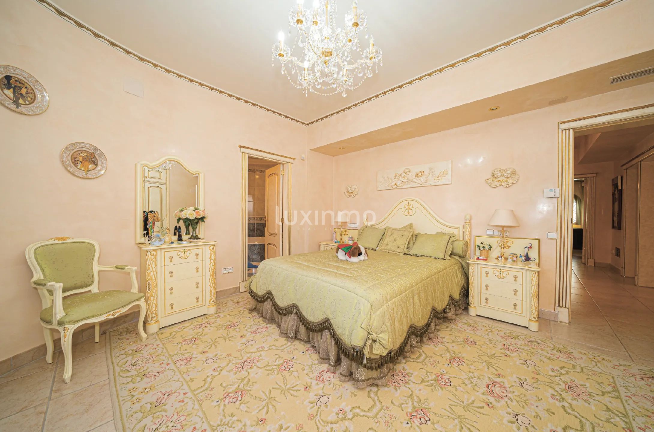 Продается просторная вилла недалеко от центра Хавии — photo 6