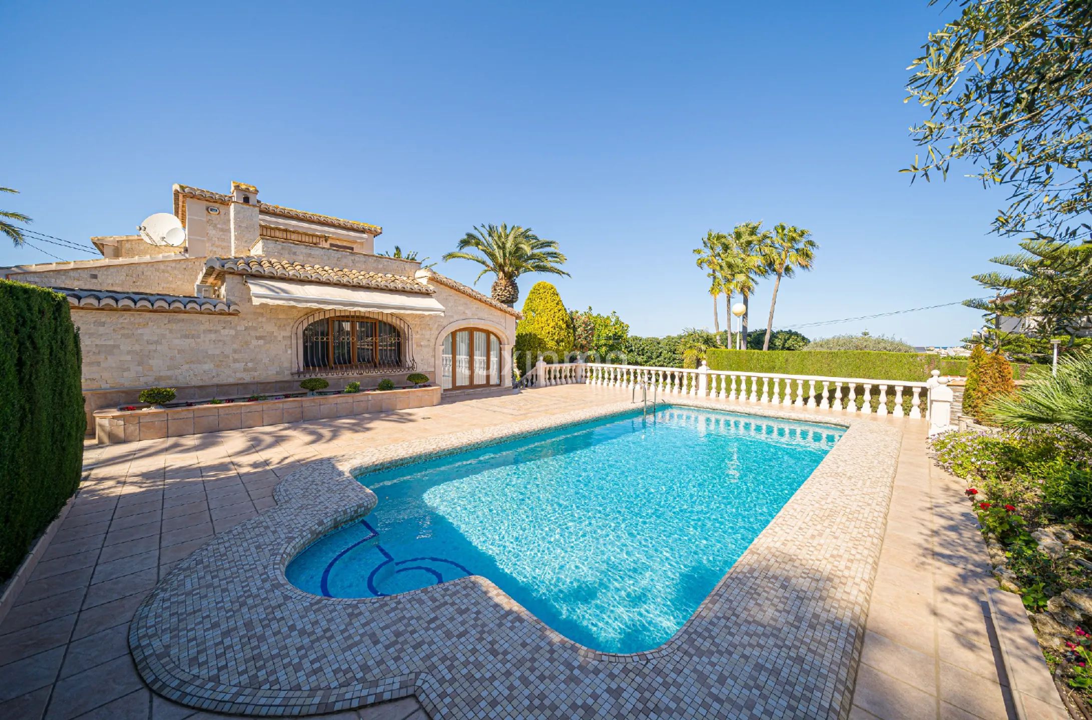 Villa in Javea in Strandnähe kaufen — photo 1