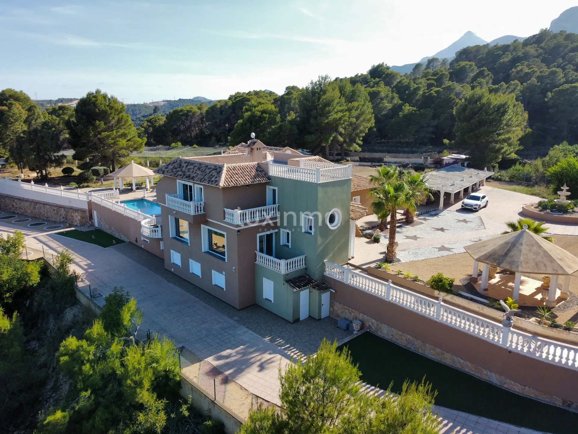 Detached House with Breathtaking Views and Luxurious Amenities in La Nucia — photo 58