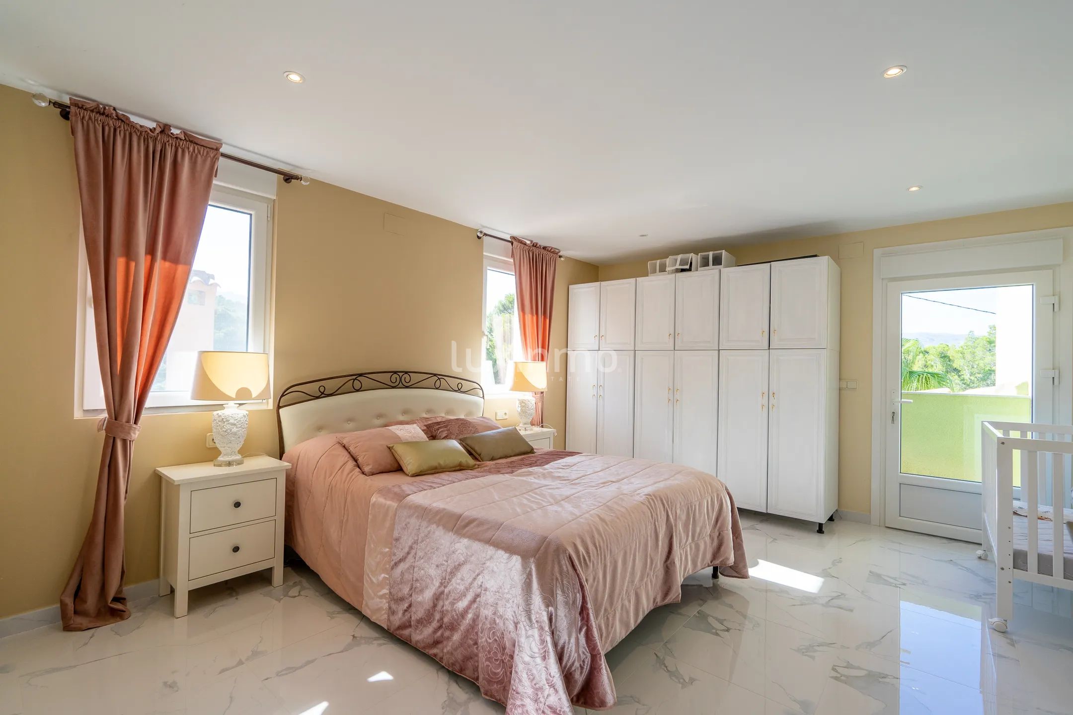 Detached House with Breathtaking Views and Luxurious Amenities in La Nucia — photo 21