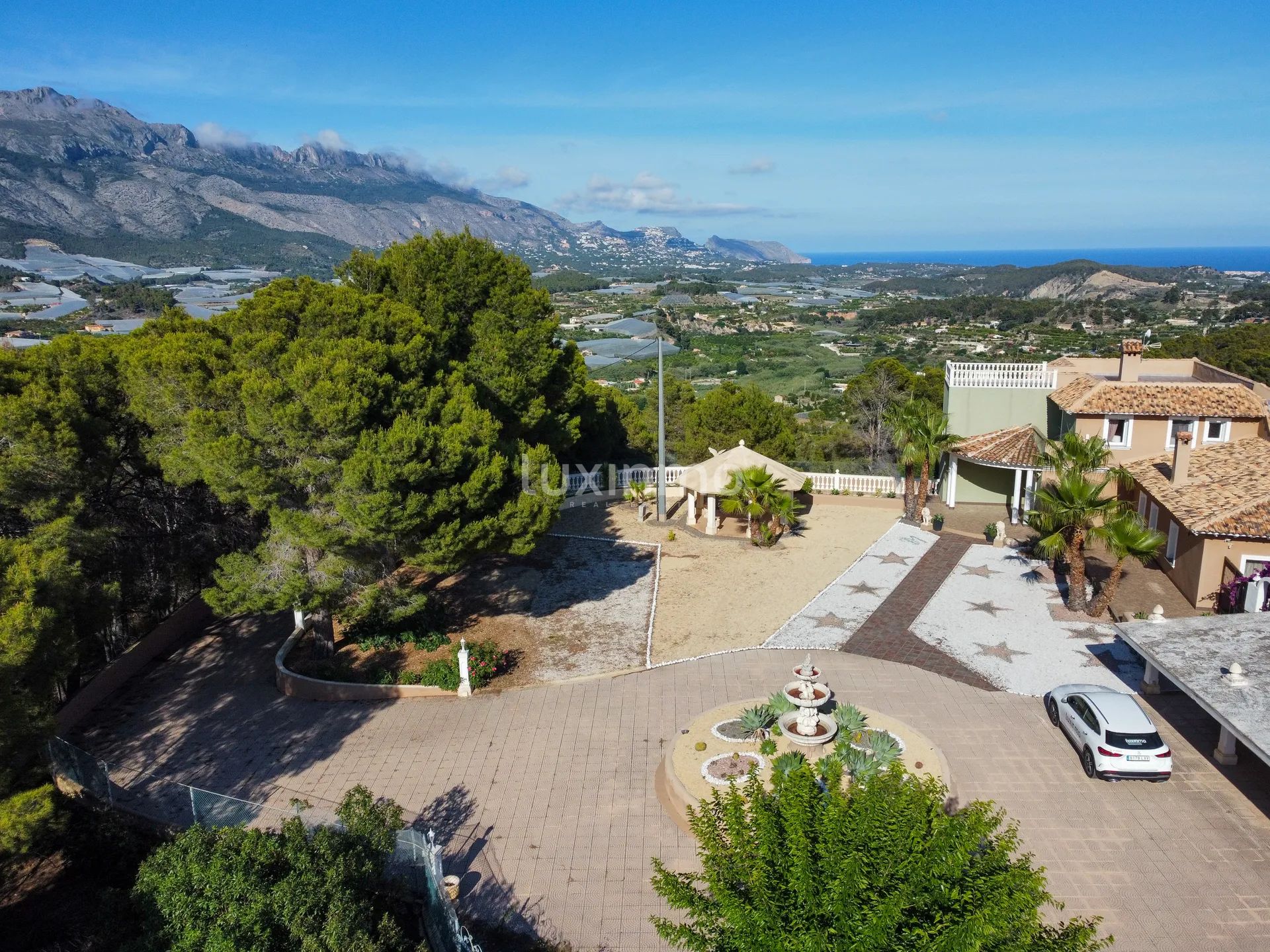Detached House with Breathtaking Views and Luxurious Amenities in La Nucia — photo 4
