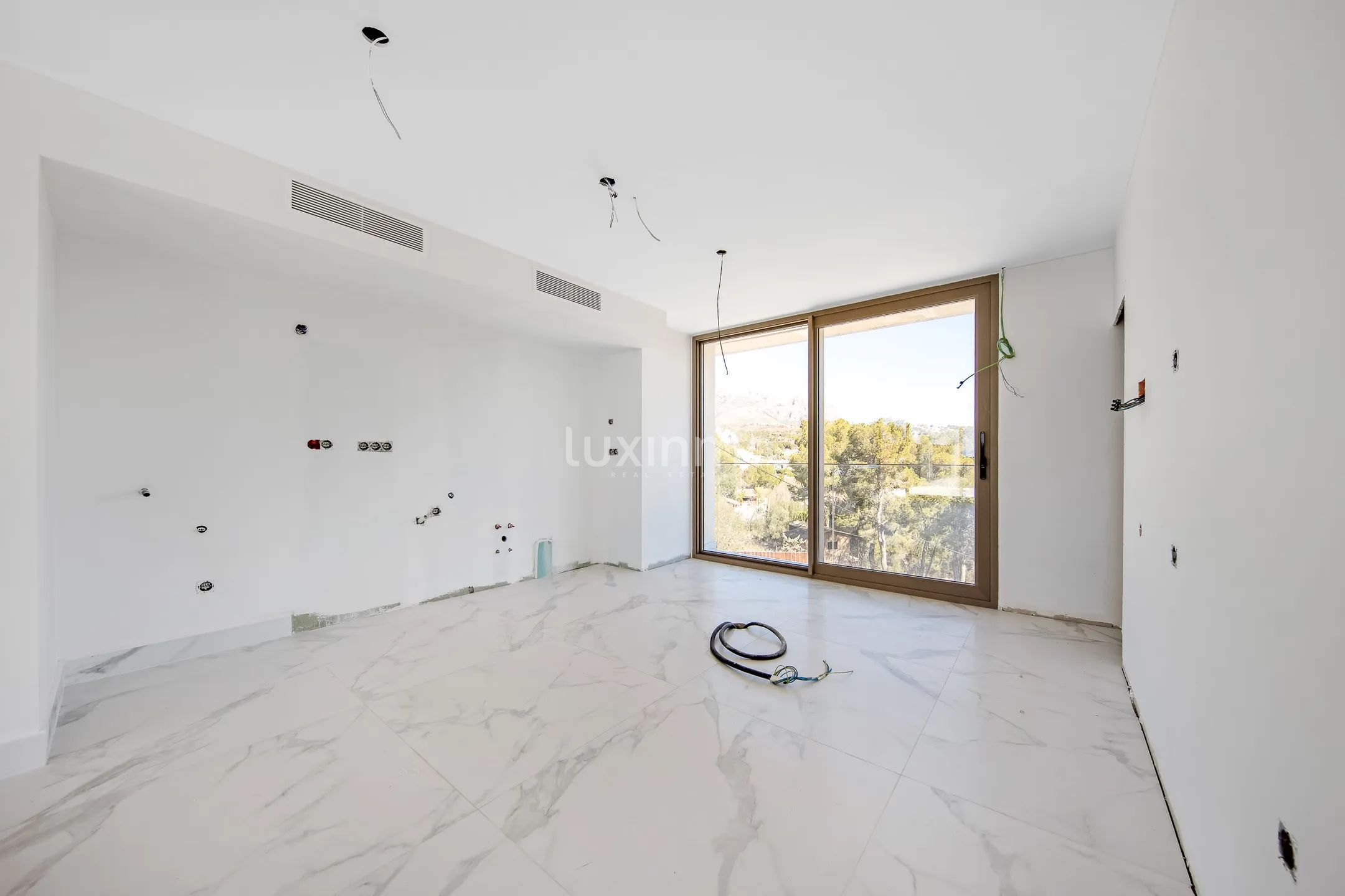 Luxury villa with stunning sea views — photo 14