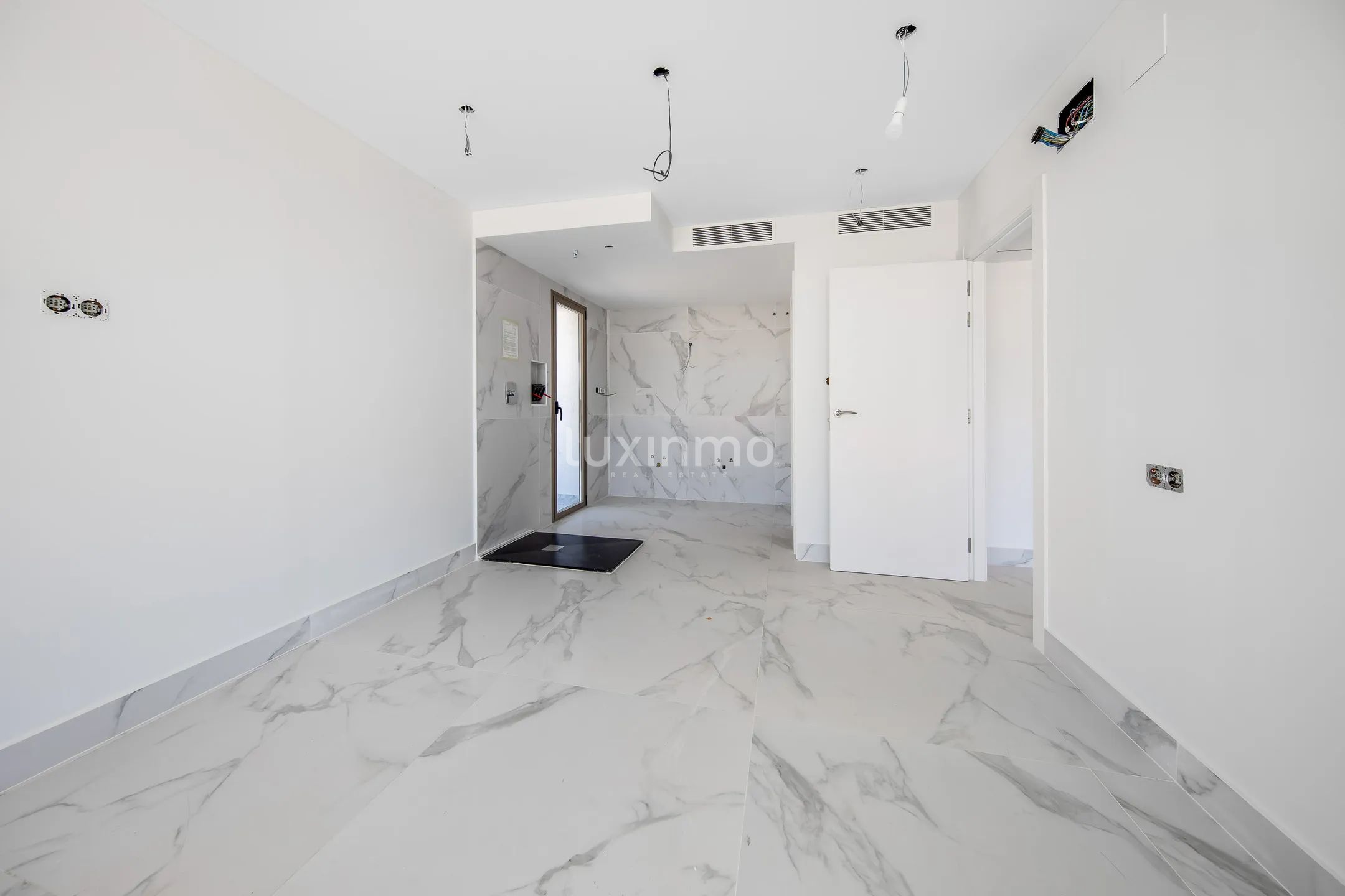 Luxury villa with stunning sea views — photo 19