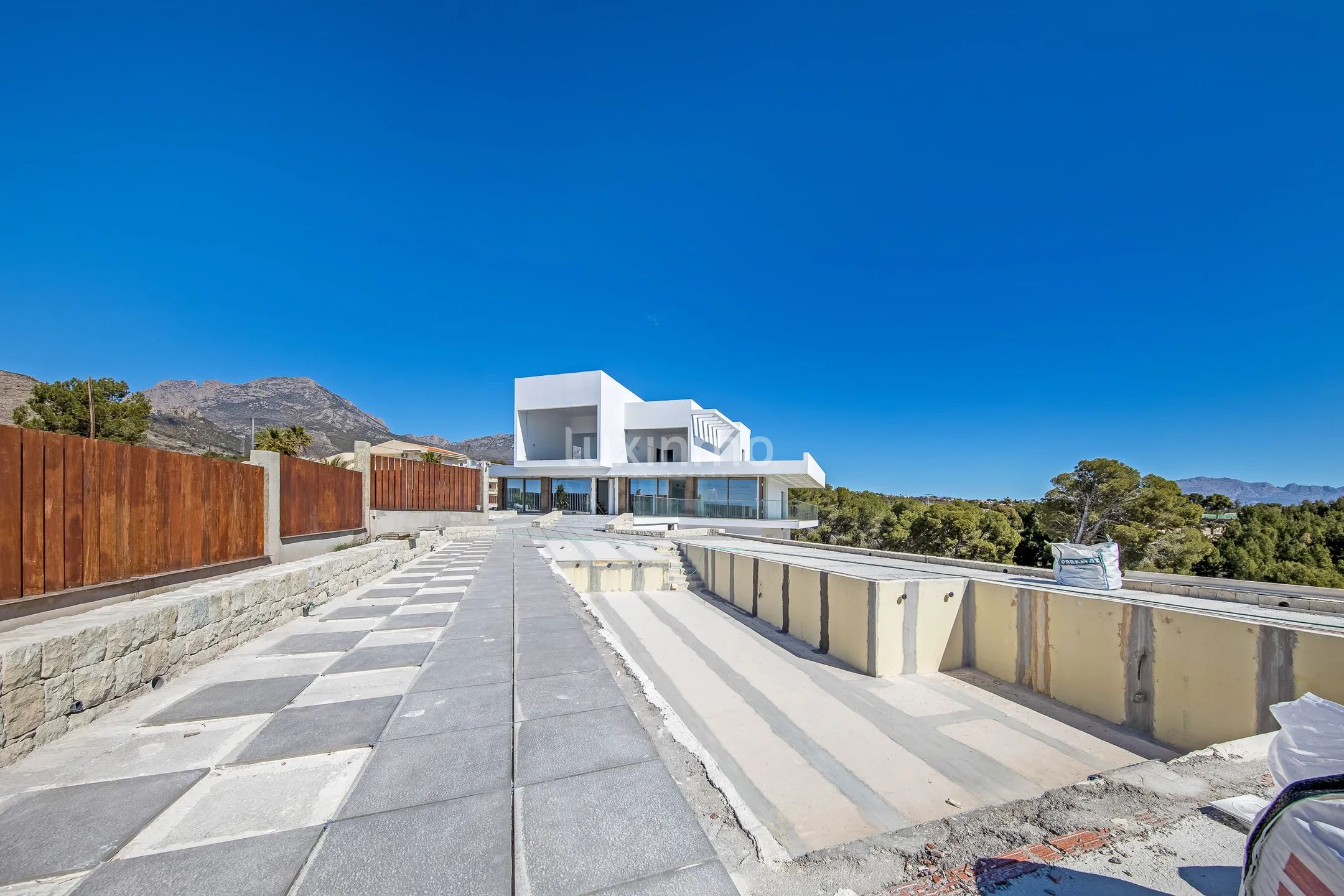 Luxury villa with stunning sea views — photo 2