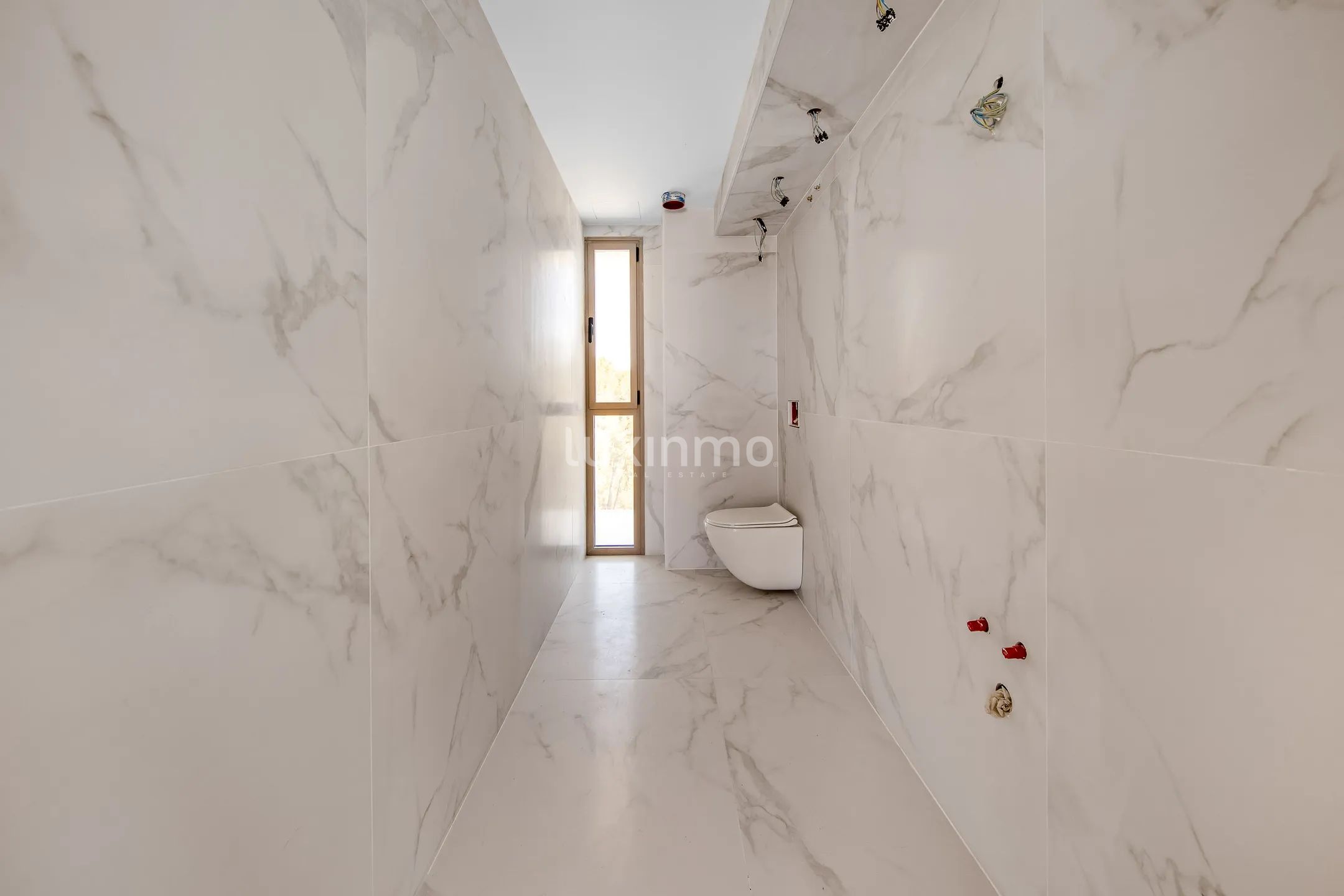 Luxury villa with stunning sea views — photo 23