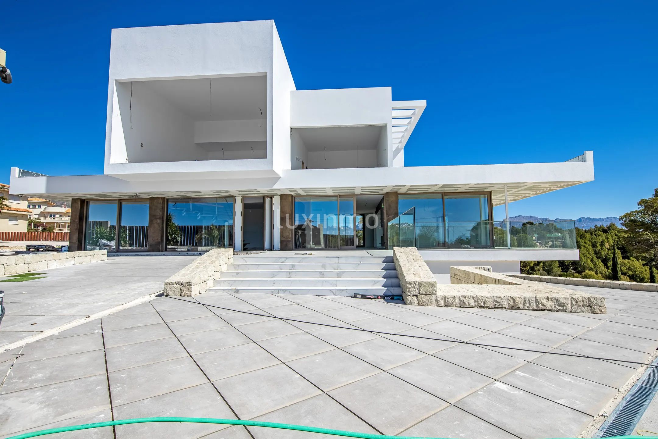 Luxury villa with stunning sea views — photo 1