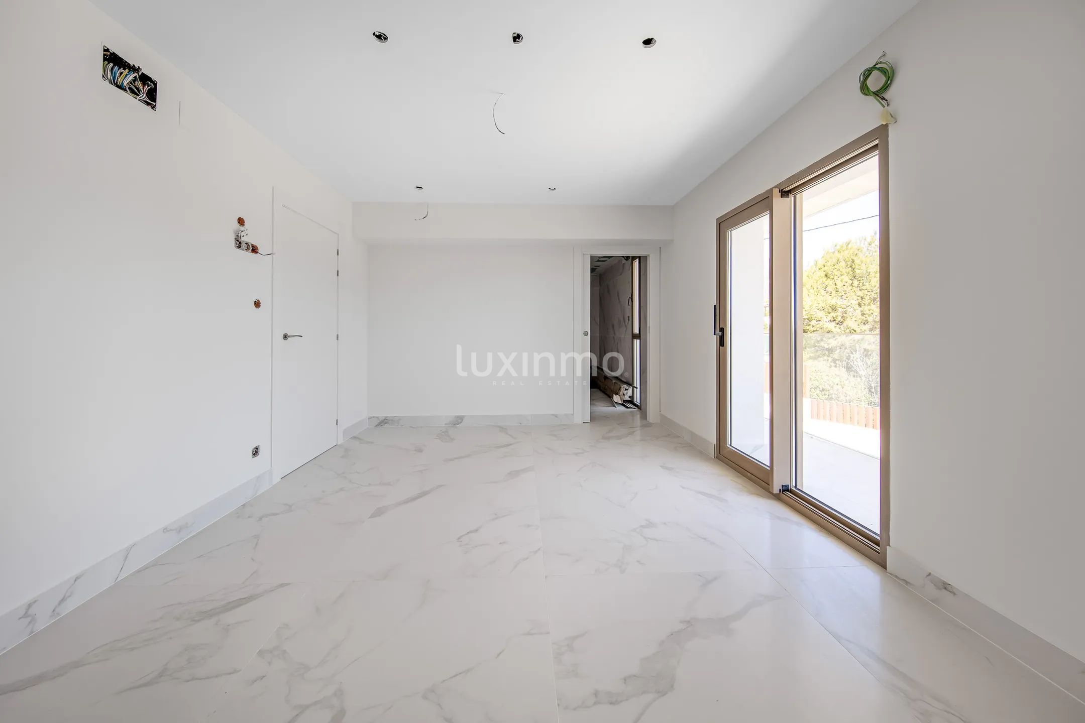 Luxury villa with stunning sea views — photo 22