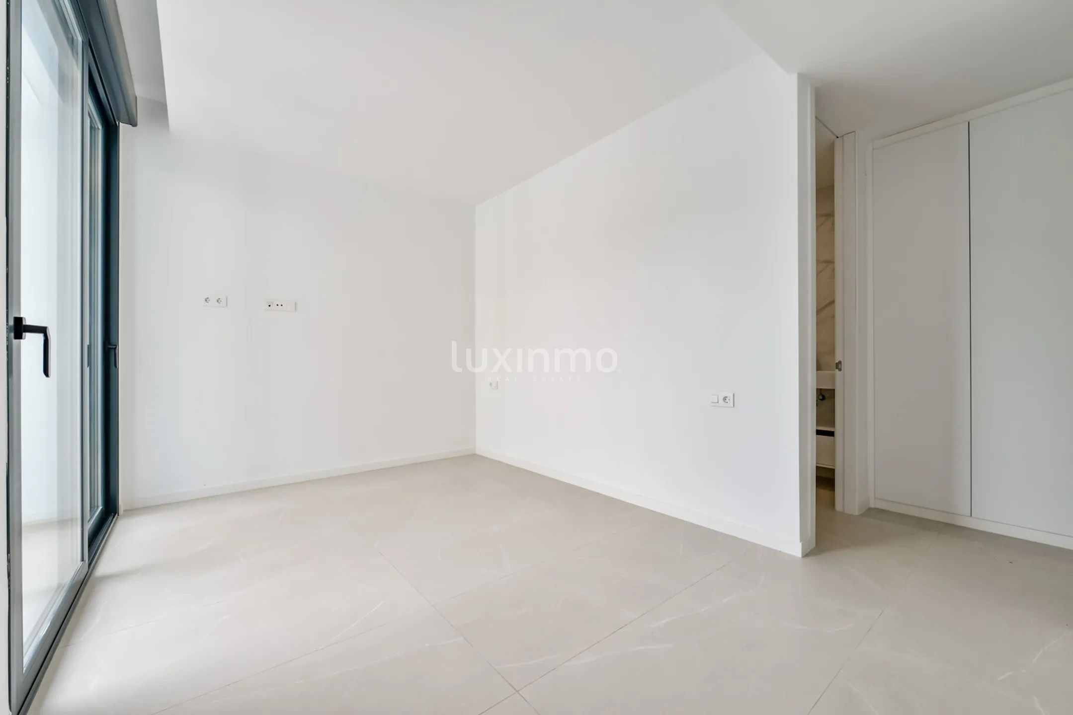 Impresionante casa con vistas al mar y a la montaña en Finestrat — photo 17
