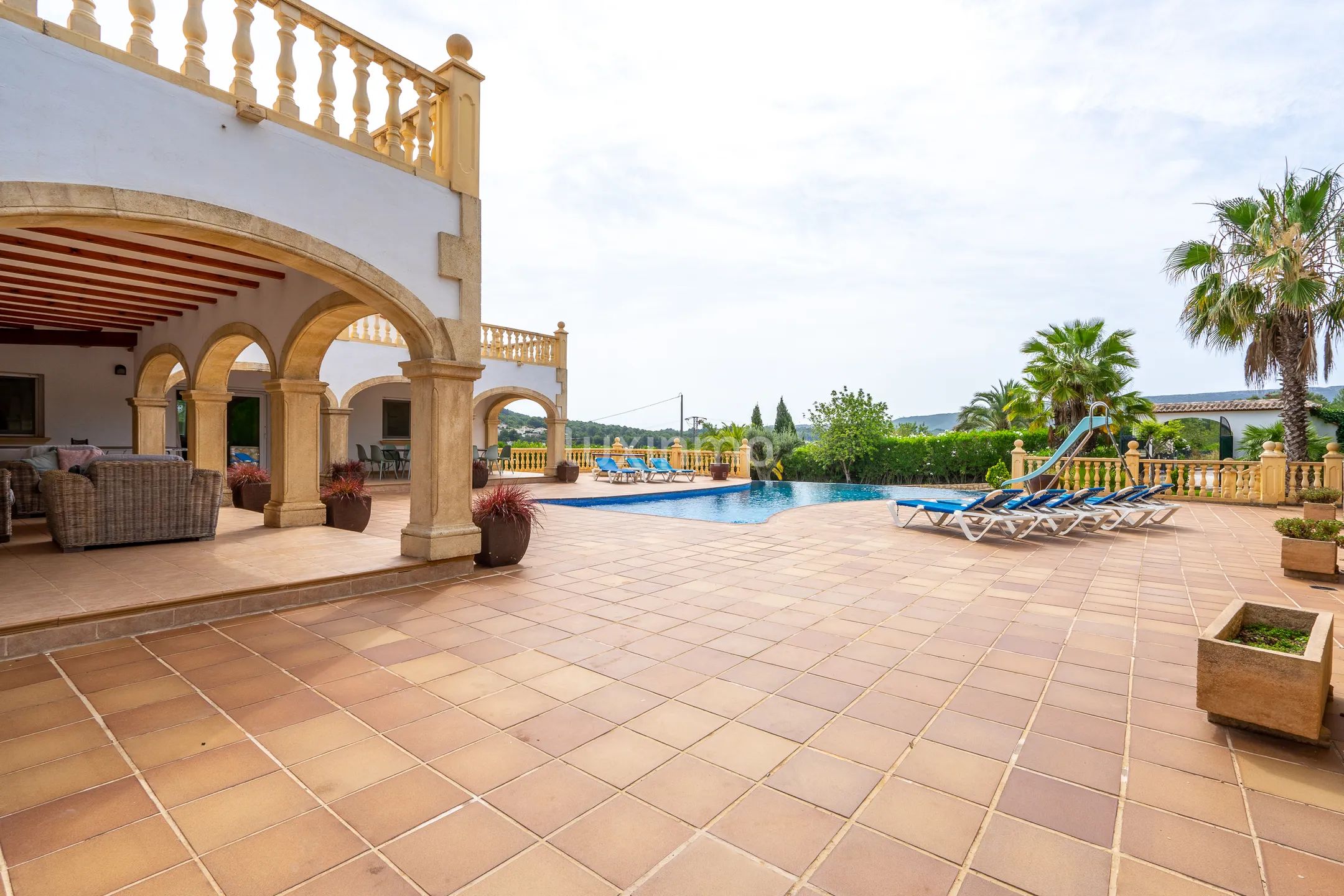 Zu verkaufen Villa mit privatem Pool in Javea — photo 13