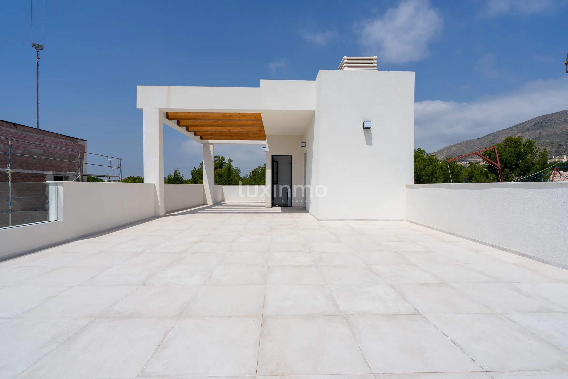 Modern Villa in Sierra Cortina Urbanization — photo 18