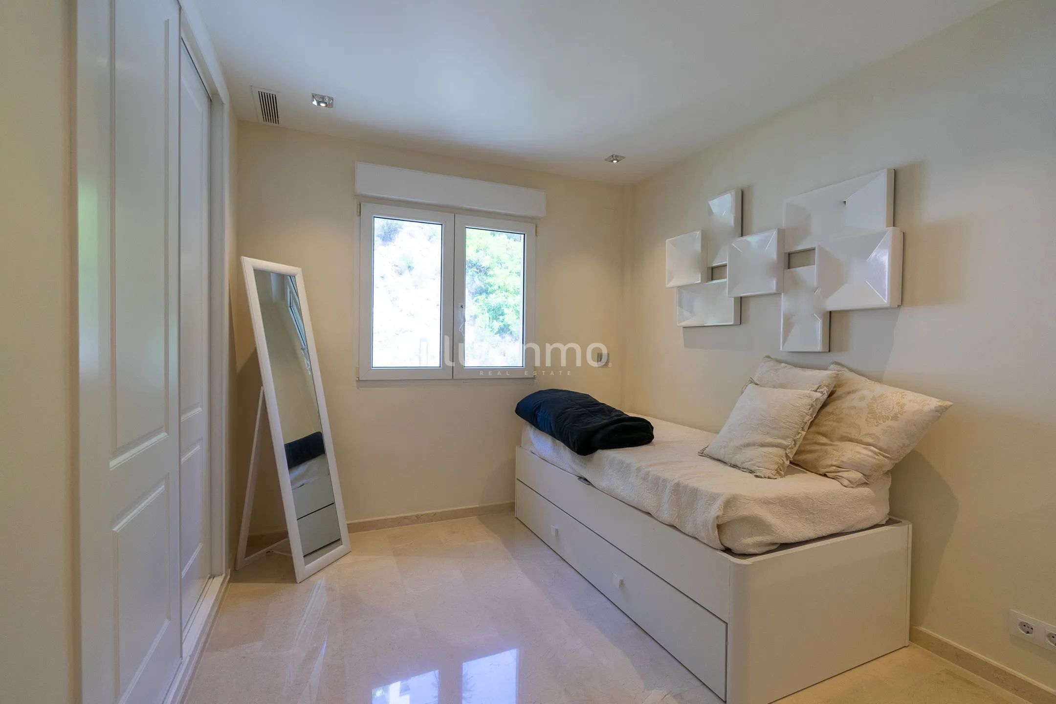 Atemberaubende 4-Zimmer-Wohnung mit unglaublicher Aussicht in Altea Hills — photo 23