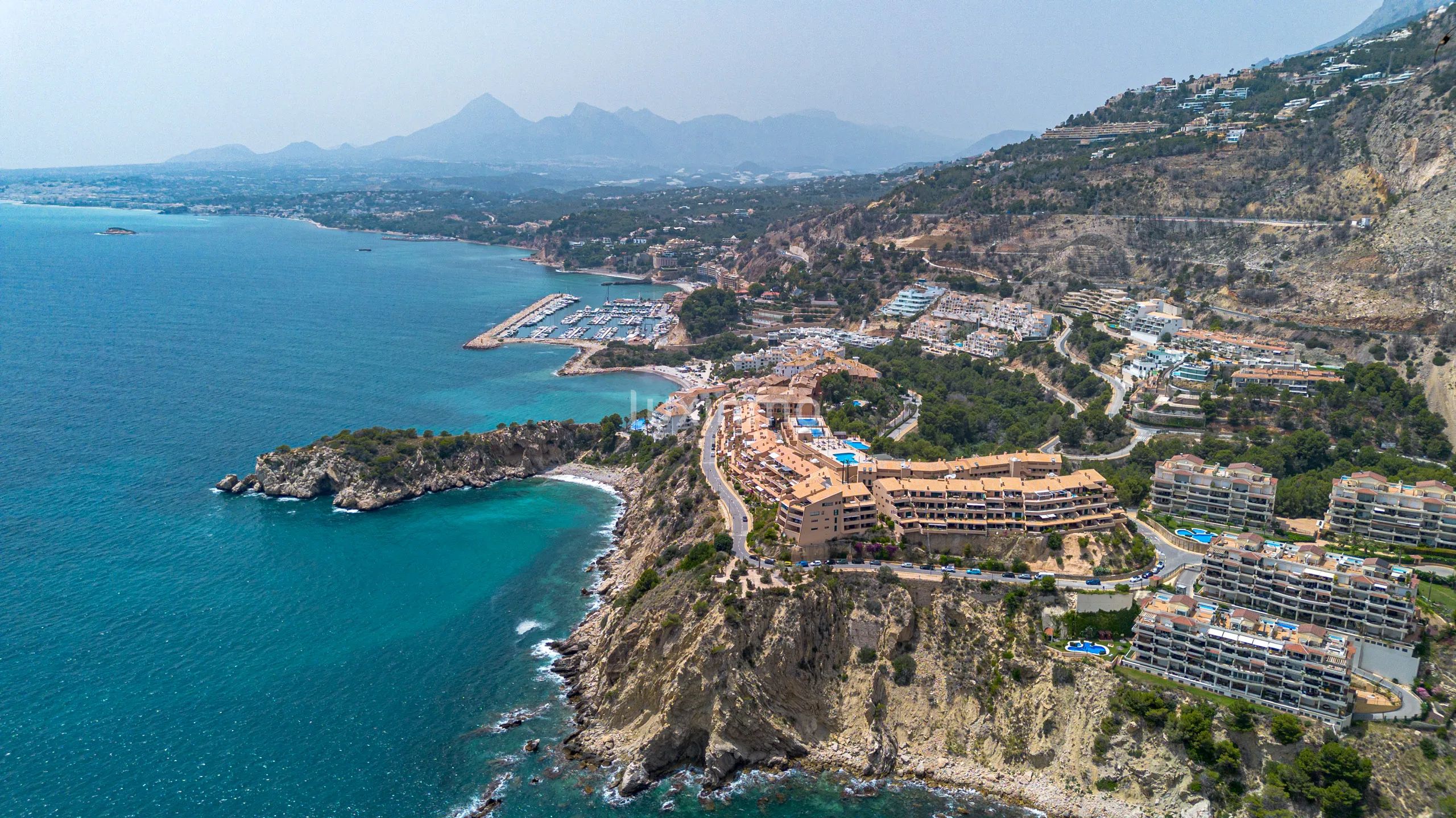 Impresionante ático con vistas al mar y a la montaña en Mascarat Altea — photo 34